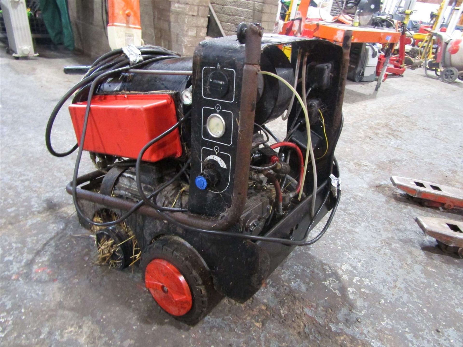 EHRLE COMMERCIAL HOT/COLD STEAM CLEANER C/W LANCE & HOSE