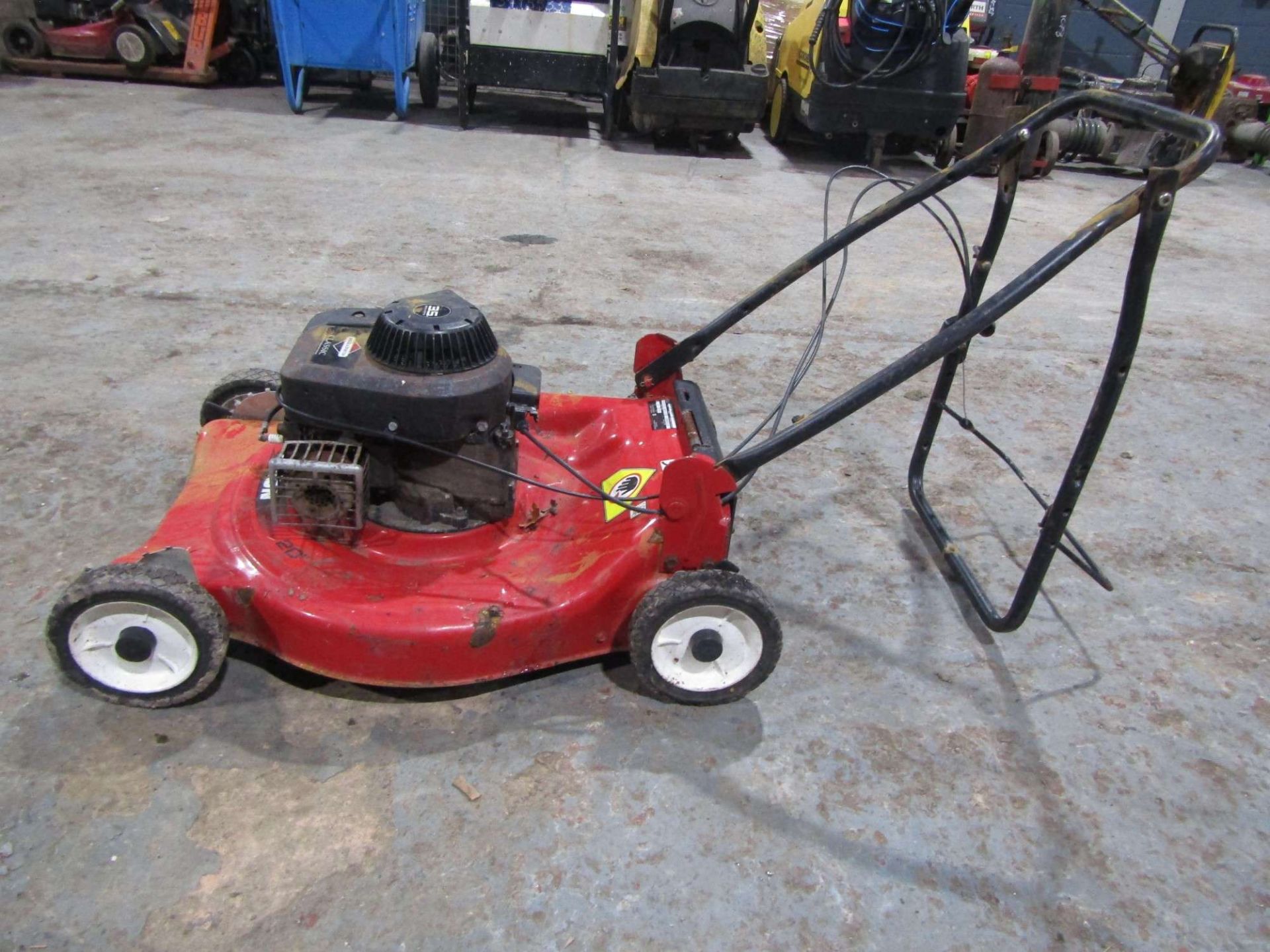BRIGGS & STRATTON LAWN MOWER