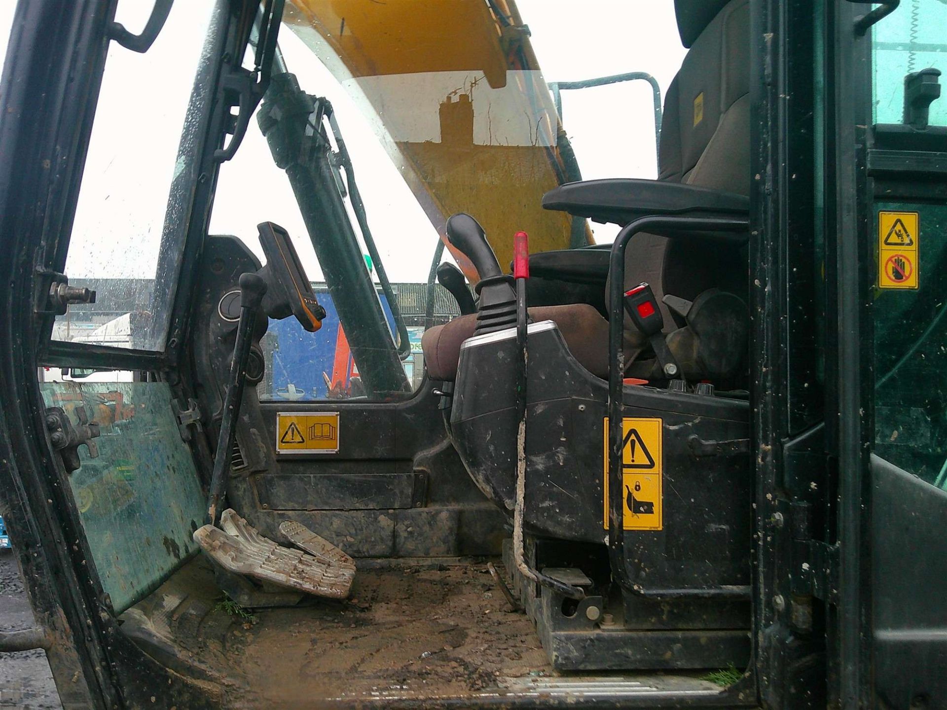 JCB JS130 EXCAVATOR C/W GRADING BUCKET - DIRECT FROM END USER - Image 5 of 6