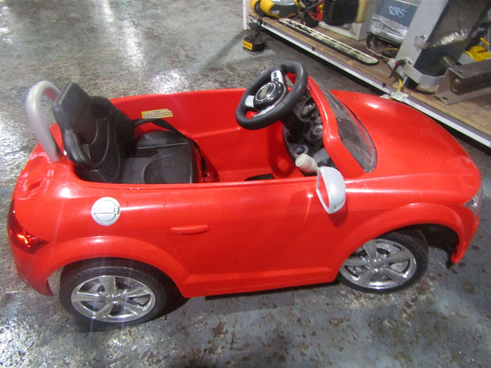 T.T. ROAD STAR BATTERY OPERATED CAR