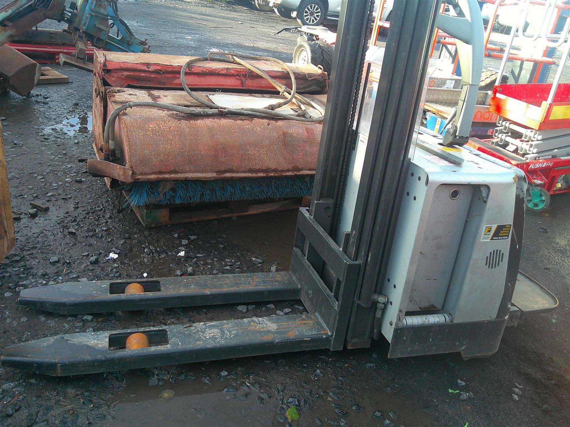 NISSAN ELECTRIC FORKLIFT *** - Image 2 of 3