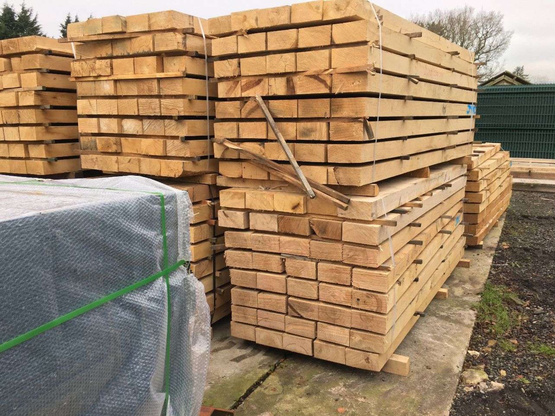 PACK 30 X 4.0M LONG 8X4INCH OAK BEAMS