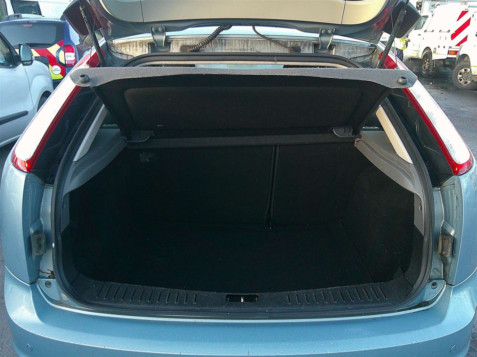 2009 58 REG FORD FOCUS ZETEC 125 - Image 6 of 7