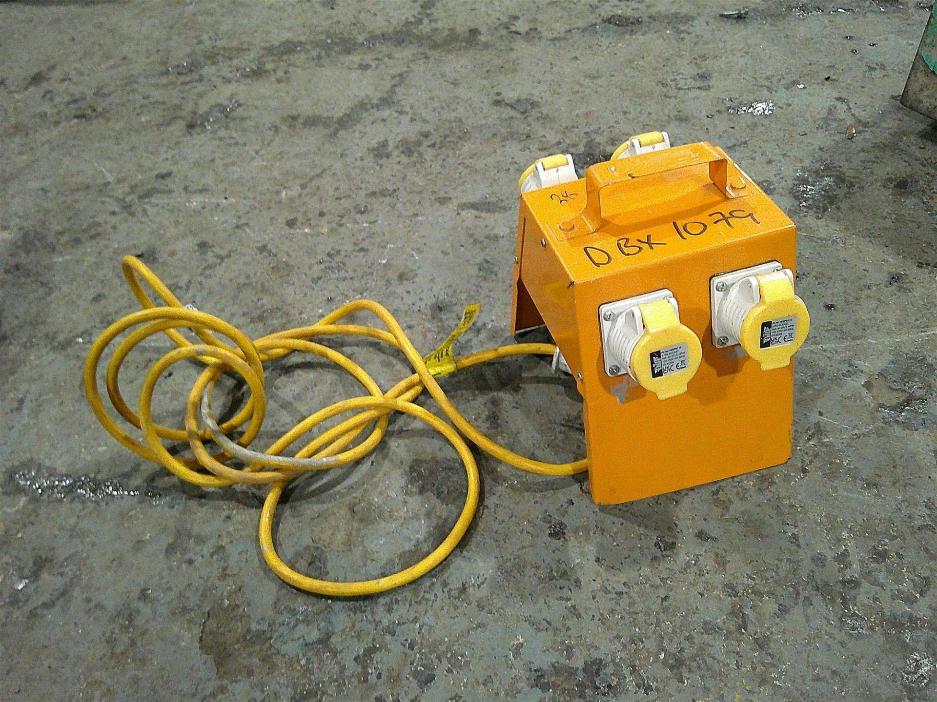 4 x 110v 16a DISTRIBUTION BOX [Direct Hire Co.]