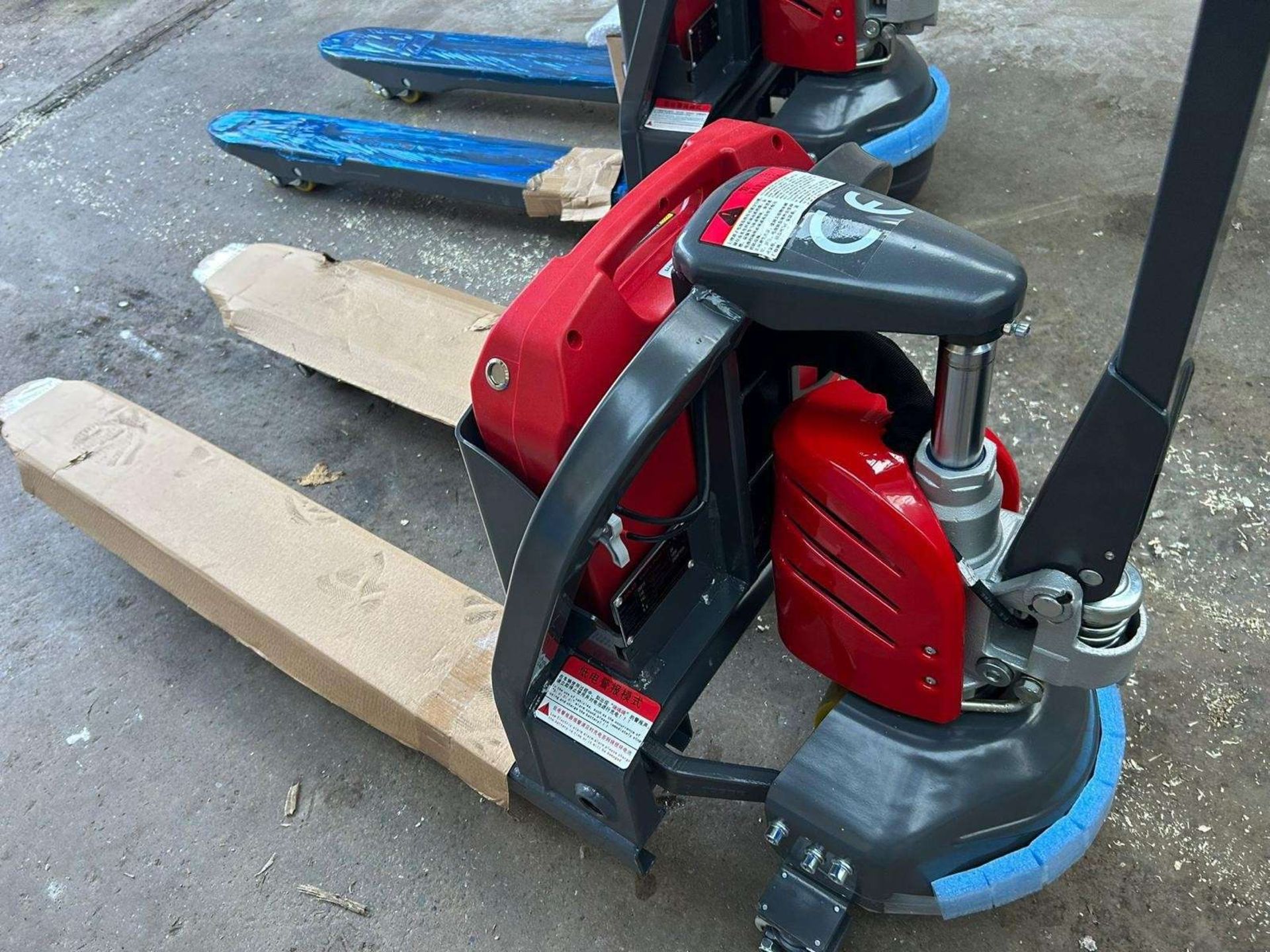 NEW JAC 1500KG ELECTRIC PUMP TRUCK C/W KEY, CHARGER & MANUAL - Image 8 of 10