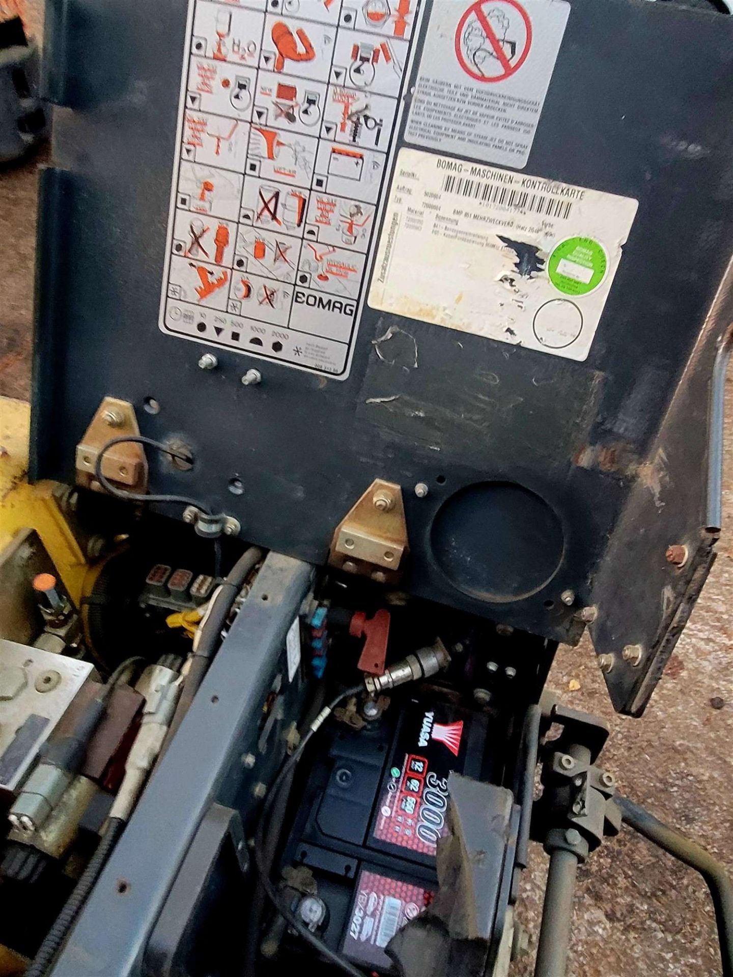 BOMAG P851 FWO TRENCH ROLLER - 2 TON - RADIO CONTROLLED (SOLD OFF SITE - BURNLEY) - Image 4 of 4