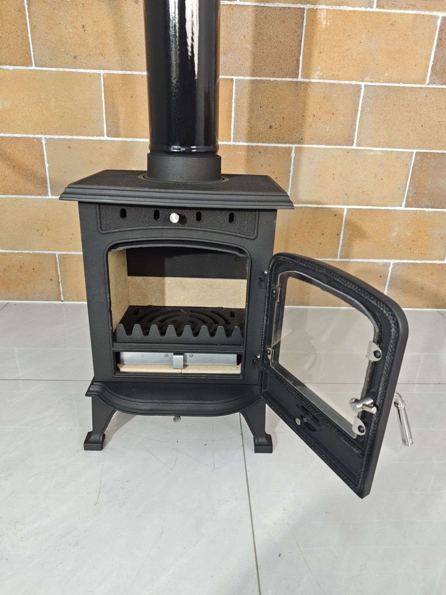 BOXED NEW CAST IRON 4.6KW LOG BURNER - DEFRA APPROVED - Image 2 of 2