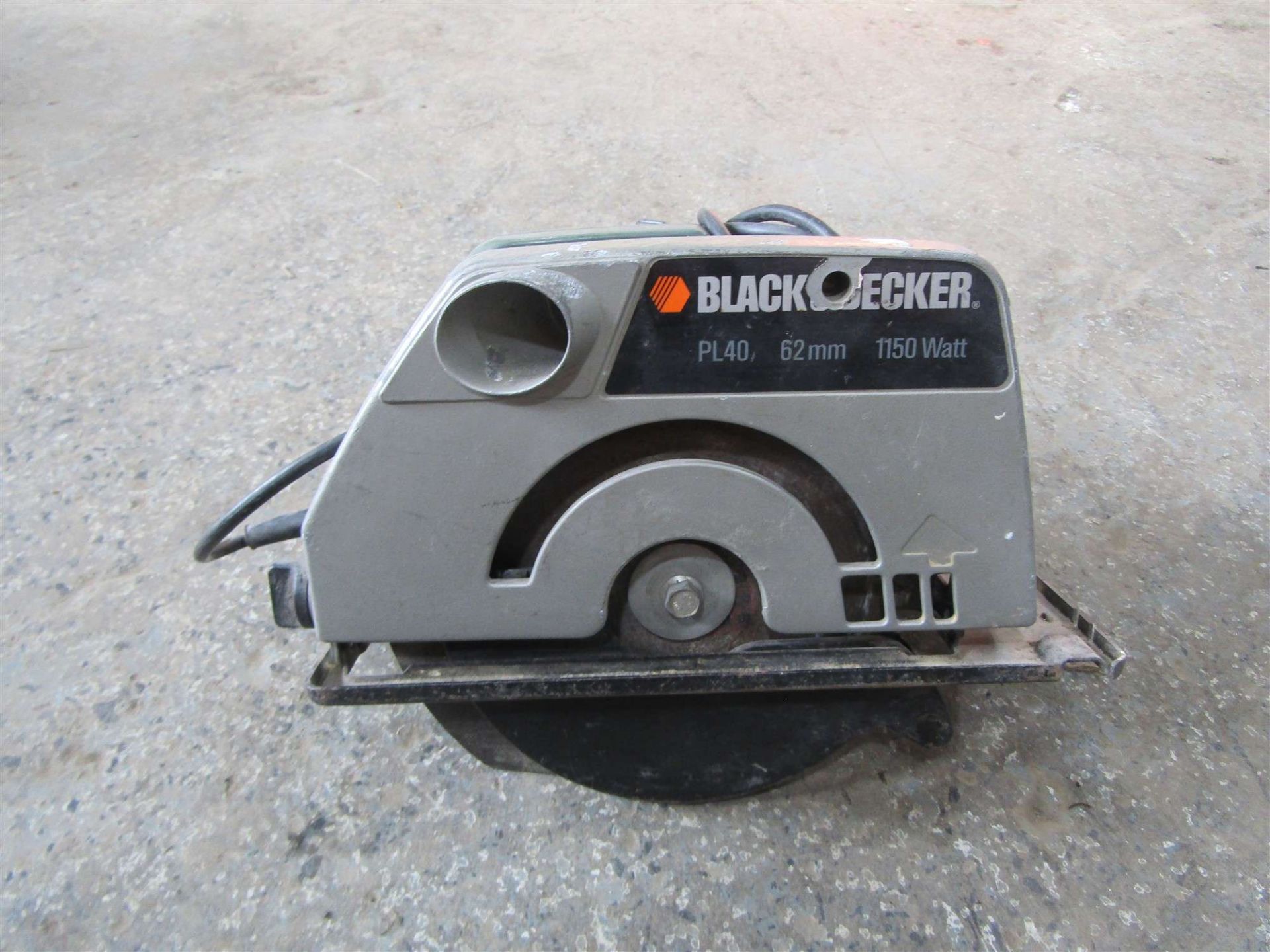 BLACK & DECKER 240v CIRCULAR SAW