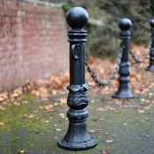 5 X CAST IRON BOLLARDS IN BLACK