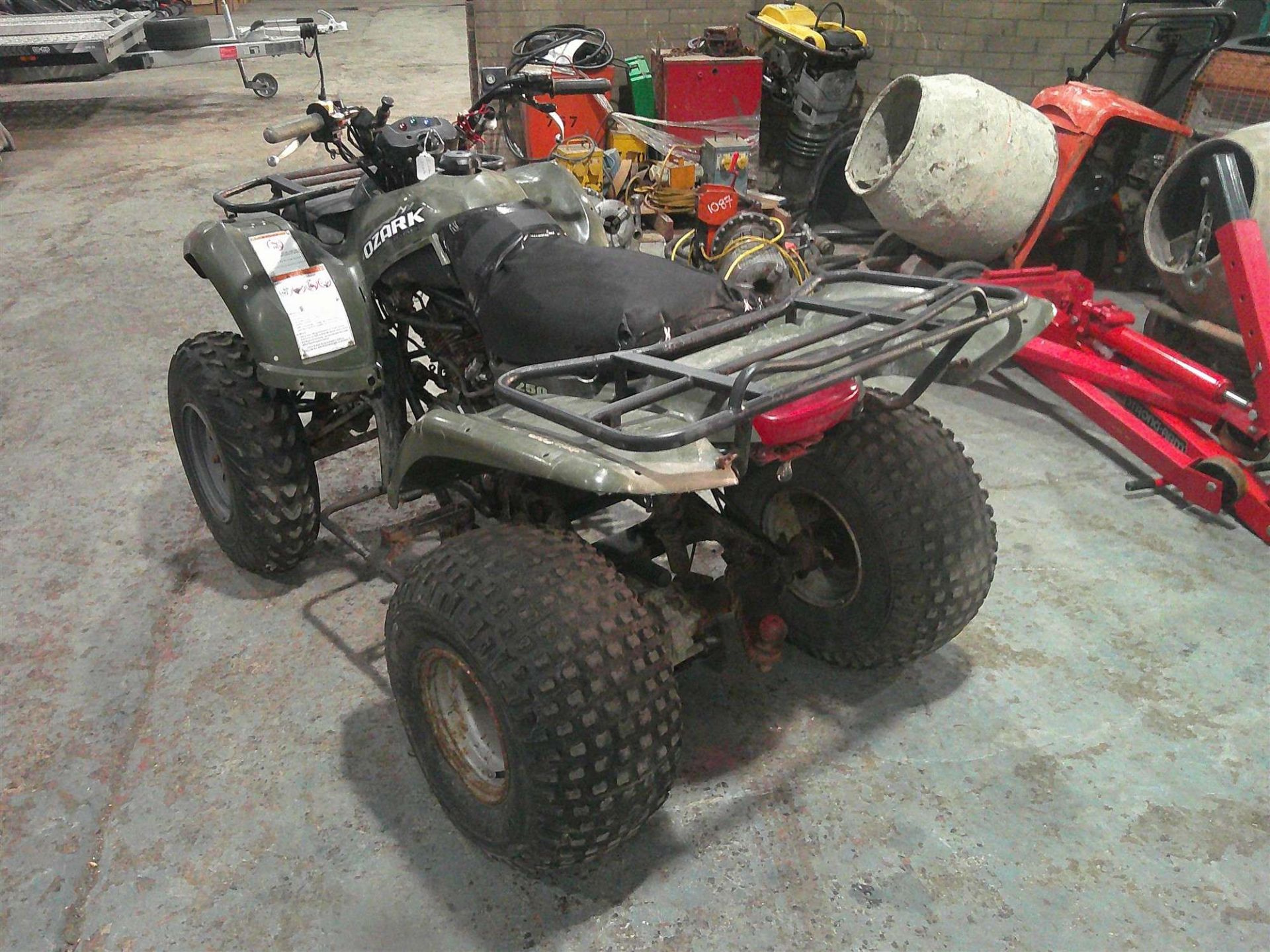 SUZUKI OZARK QUAD 250 ***