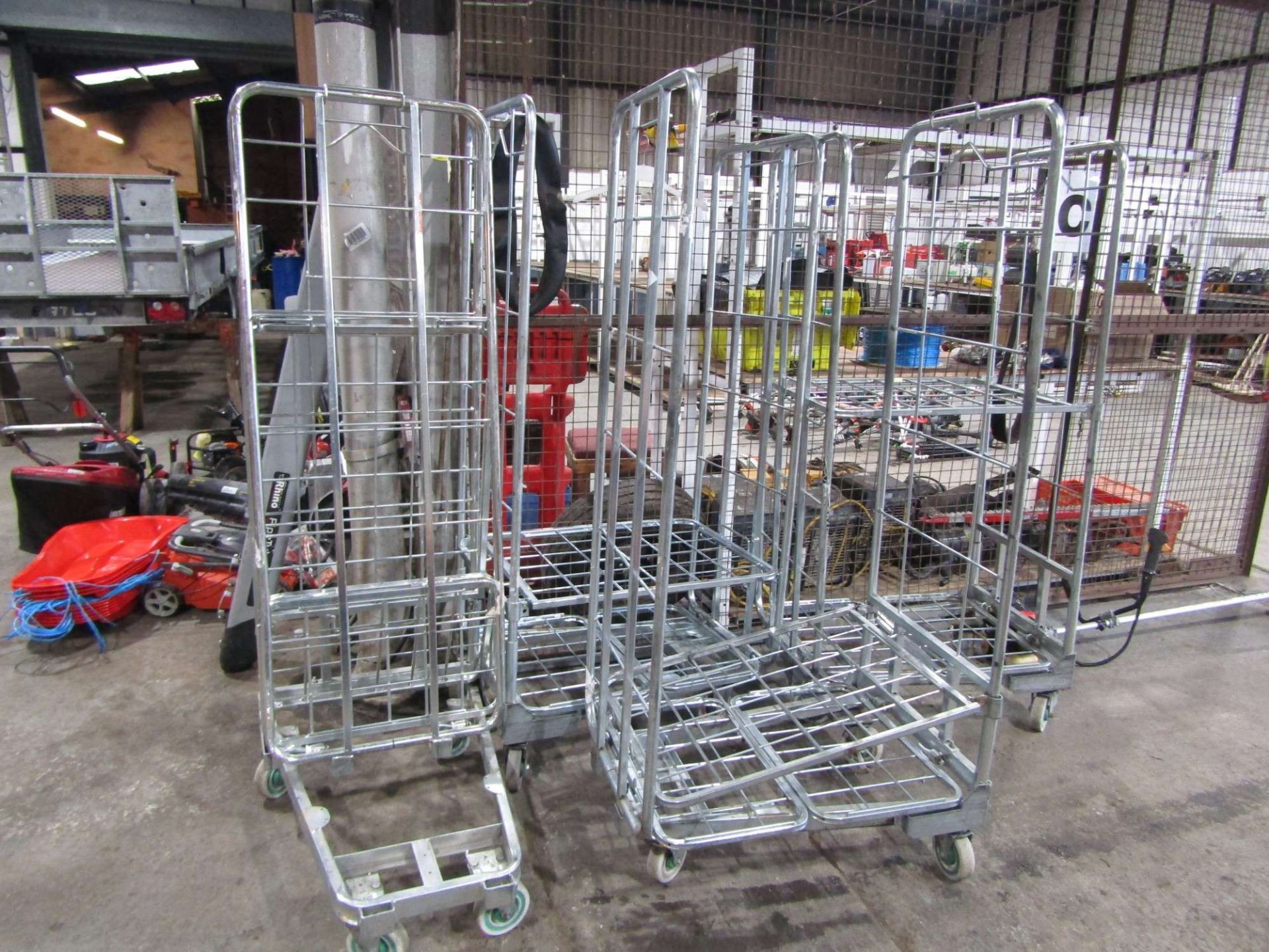 FOLDABLE CASE TROLLEY ON WHEELS X 4