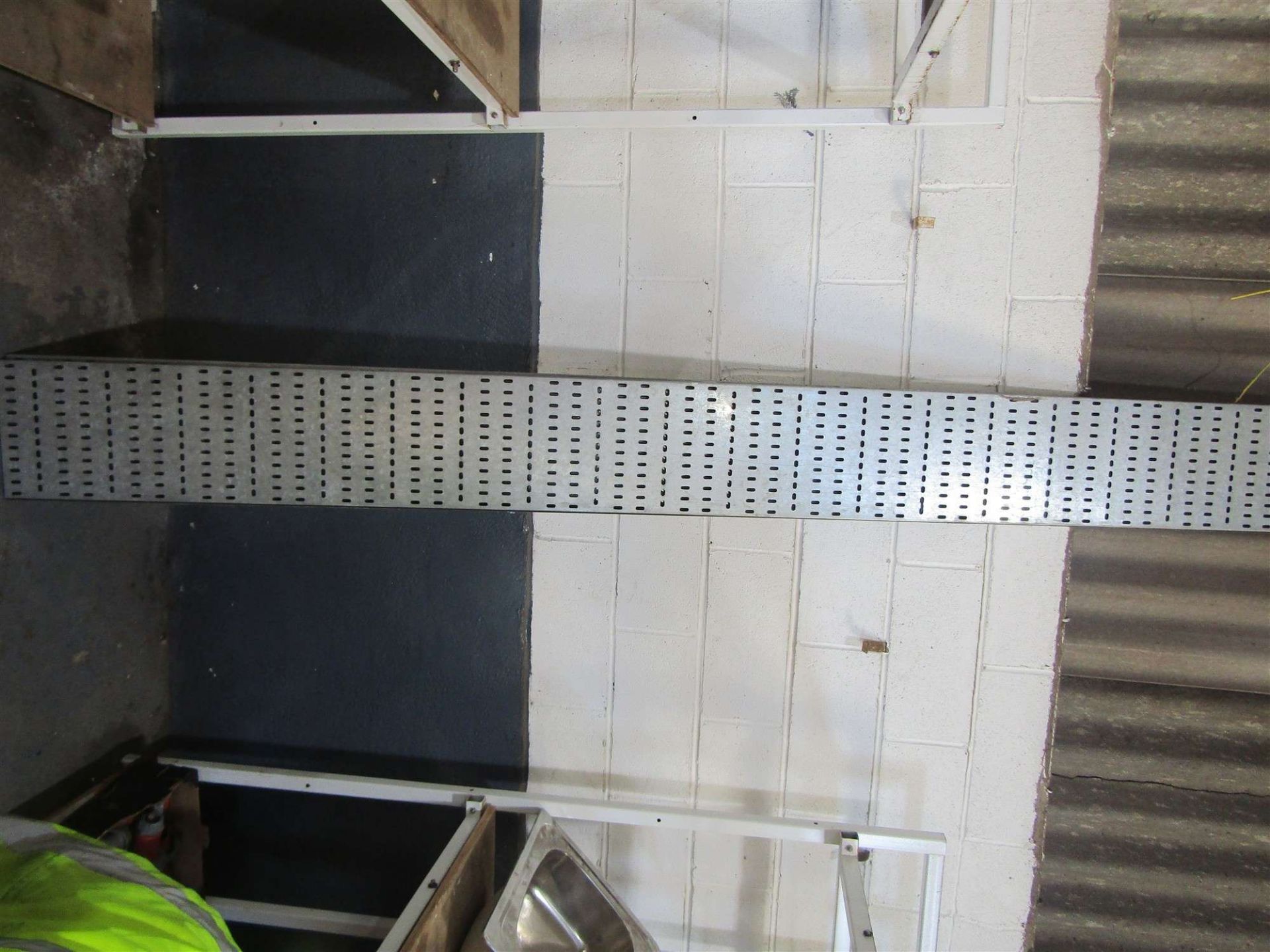 4 LENGTHS CABLE TRAY