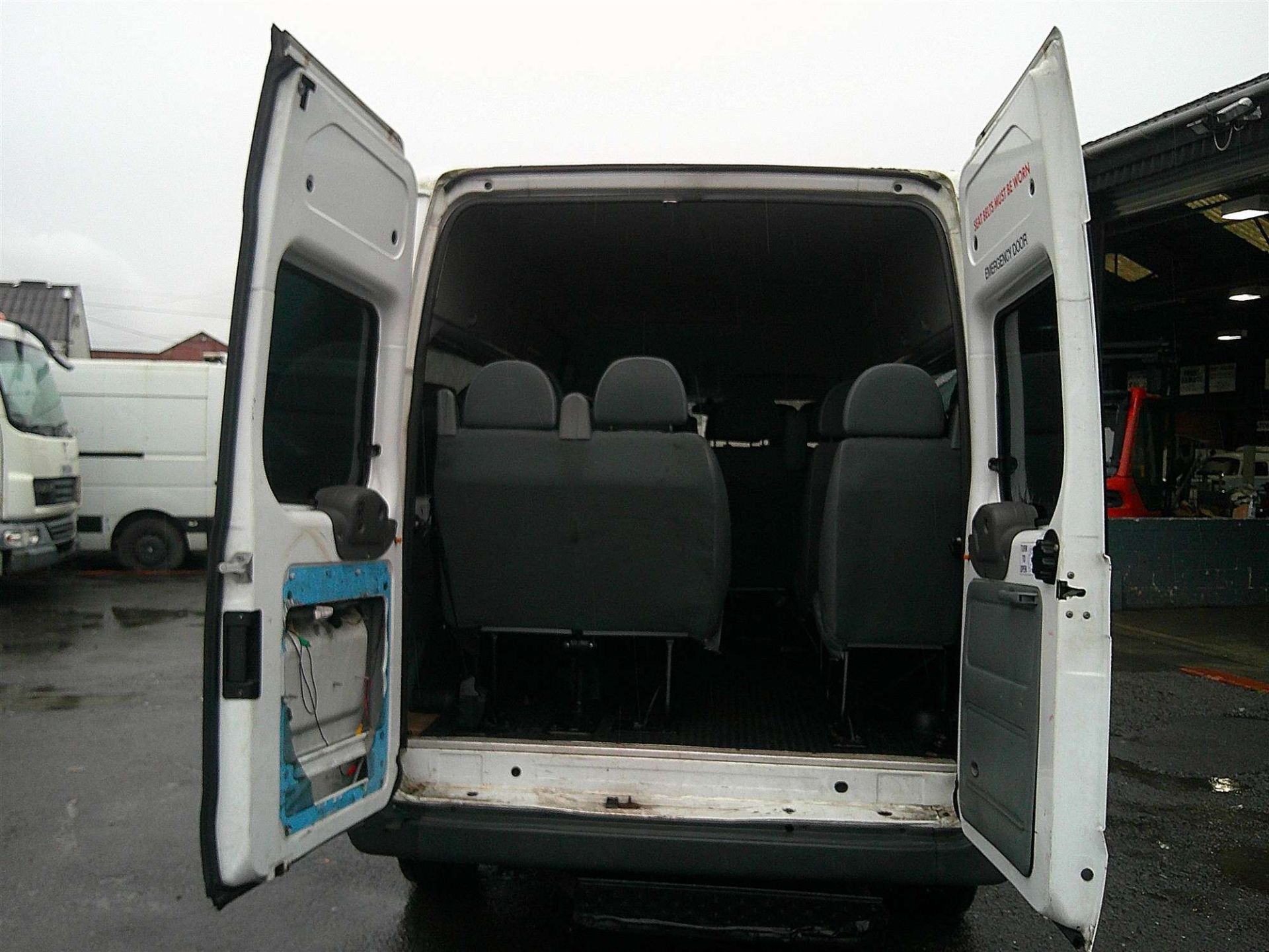 2007 07 REG FORD TRANSIT 100 15 SEAT RWD MINIBUS - Image 5 of 7