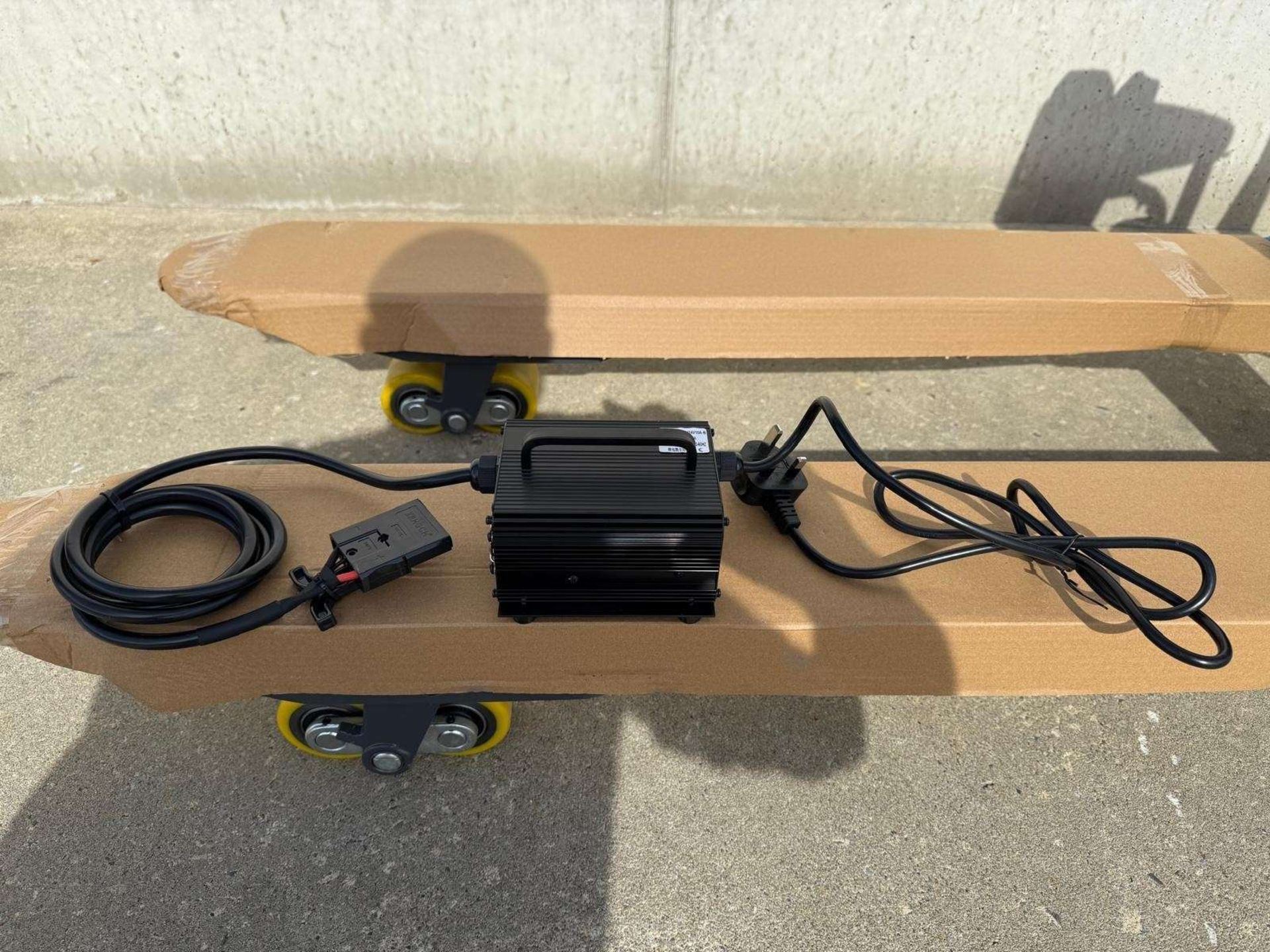 NEW JAC 1500KG ELECTRIC PUMP TRUCK C/W KEY, CHARGER & MANUAL - Image 3 of 10