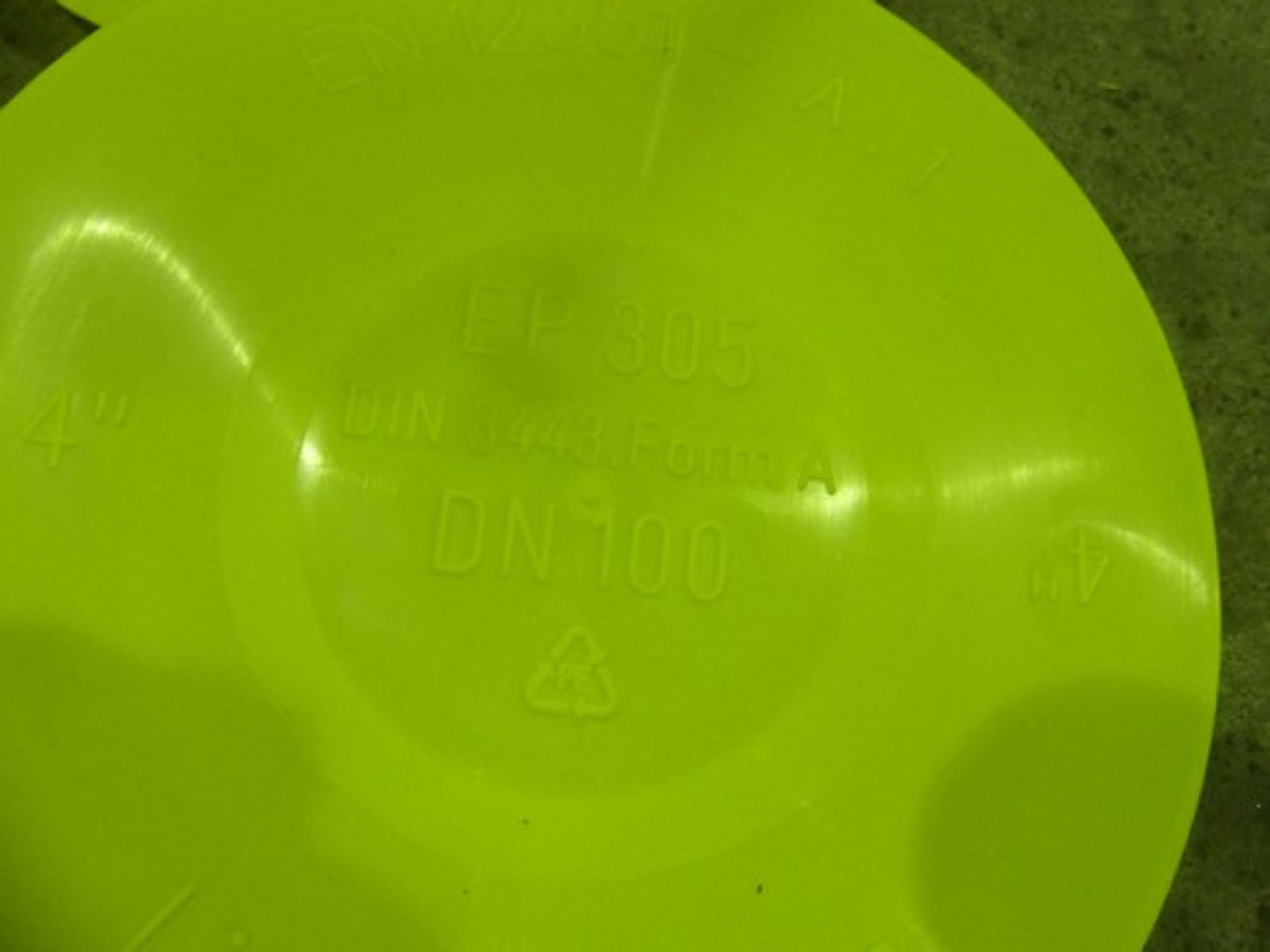 A selection of water related items, including 2 x Soham 1 1/2" valves body F11, 1 x 190mm flange - Image 4 of 7