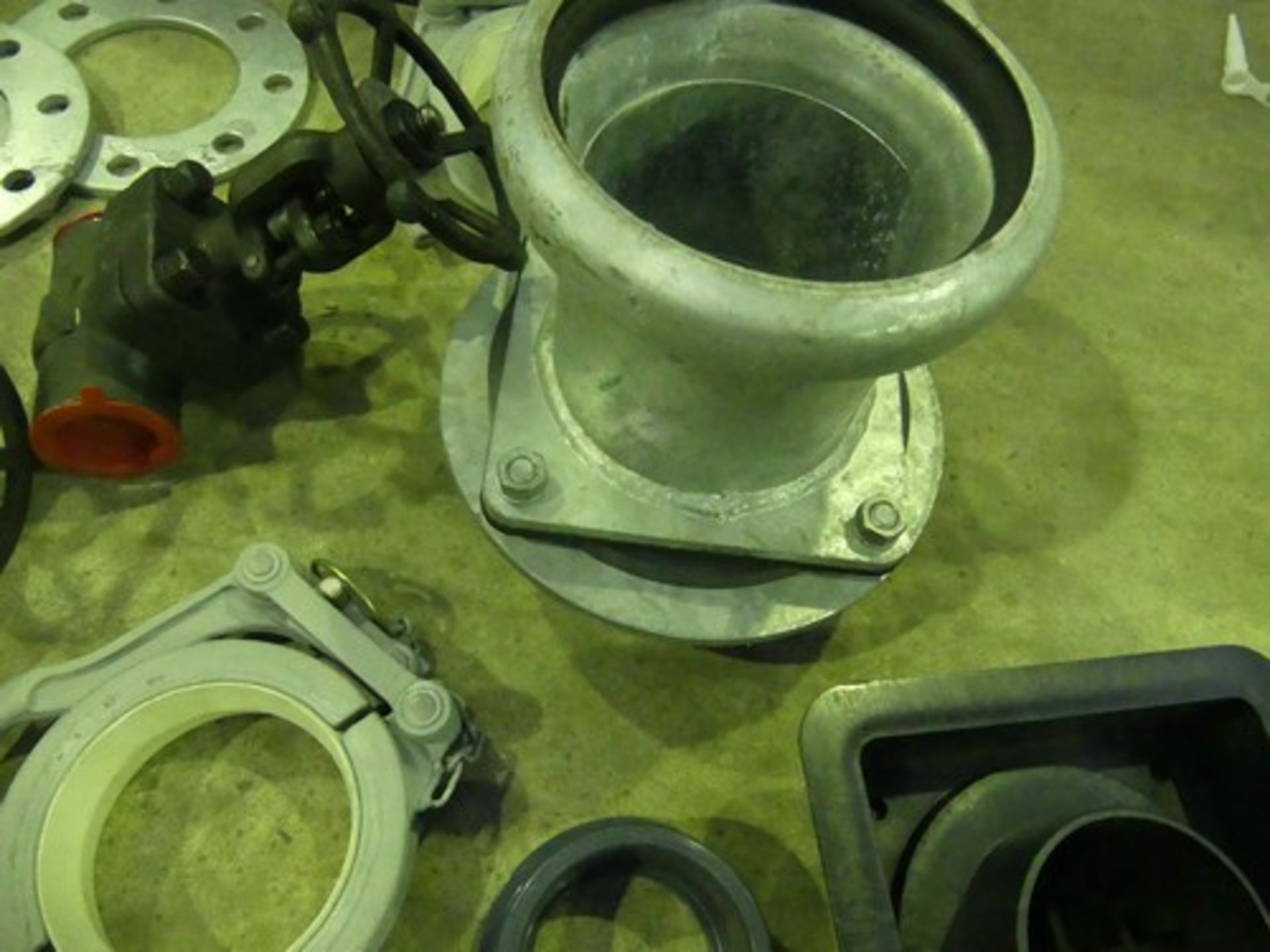 A selection of water related items, including 2 x Soham 1 1/2" valves body F11, 1 x 190mm flange - Image 2 of 7