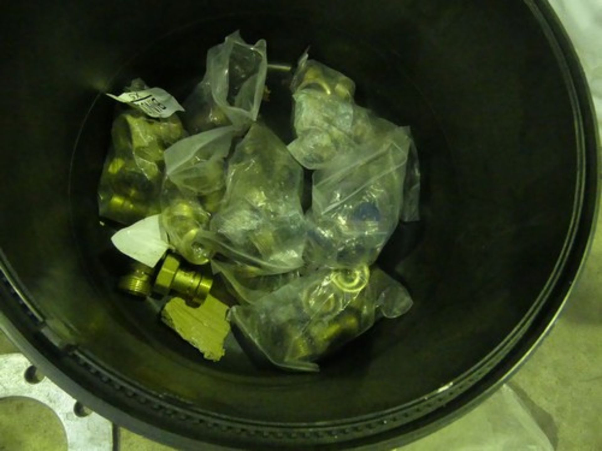 A selection of water related items, including 2 x Soham 1 1/2" valves body F11, 1 x 190mm flange - Image 6 of 7