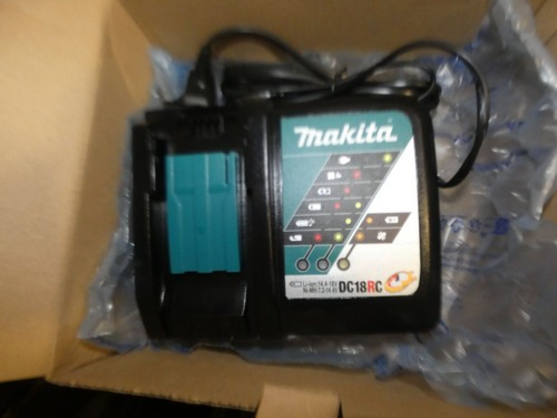 1 x Makita 18V cordless drill, Model DHP482SFO with 1 x 3.0ah battery and 1 x Makita DC18RC 18V - Image 2 of 2