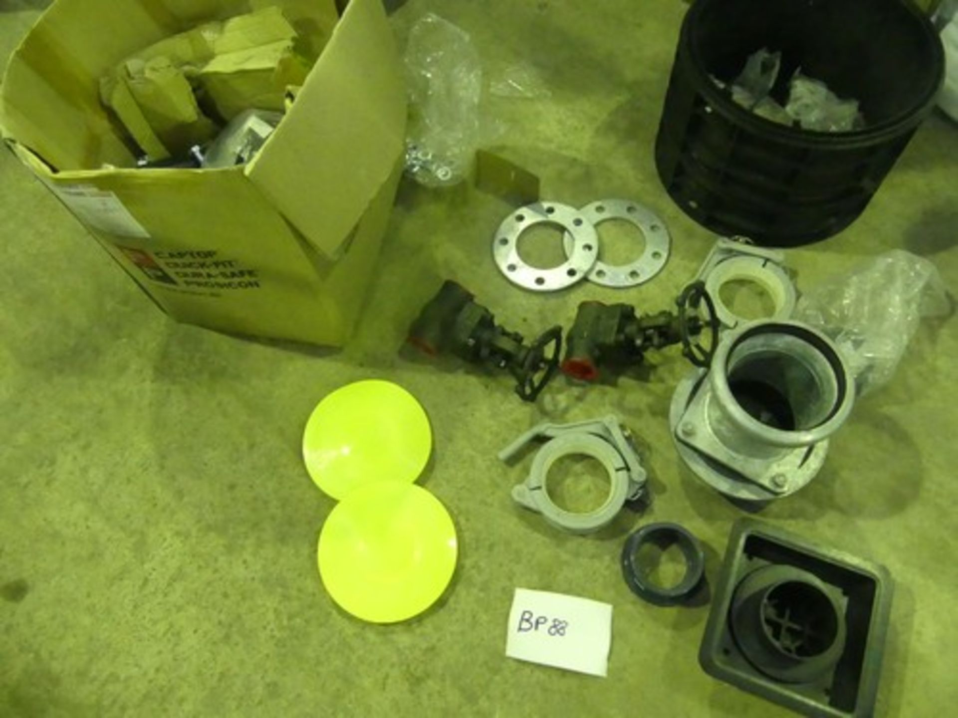 A selection of water related items, including 2 x Soham 1 1/2" valves body F11, 1 x 190mm flange