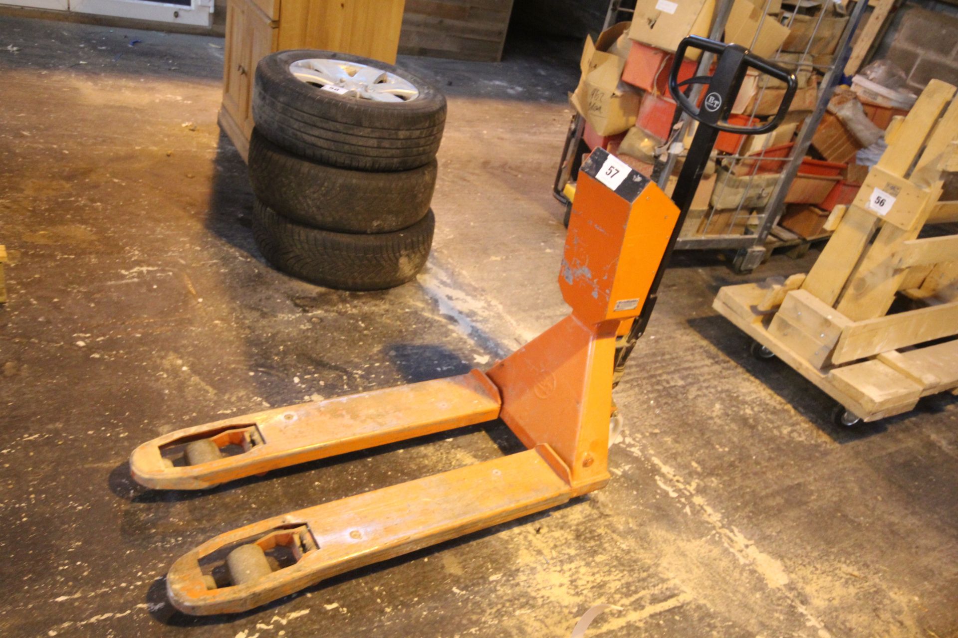 BT pump up pallet truck. With scales (no leads).
