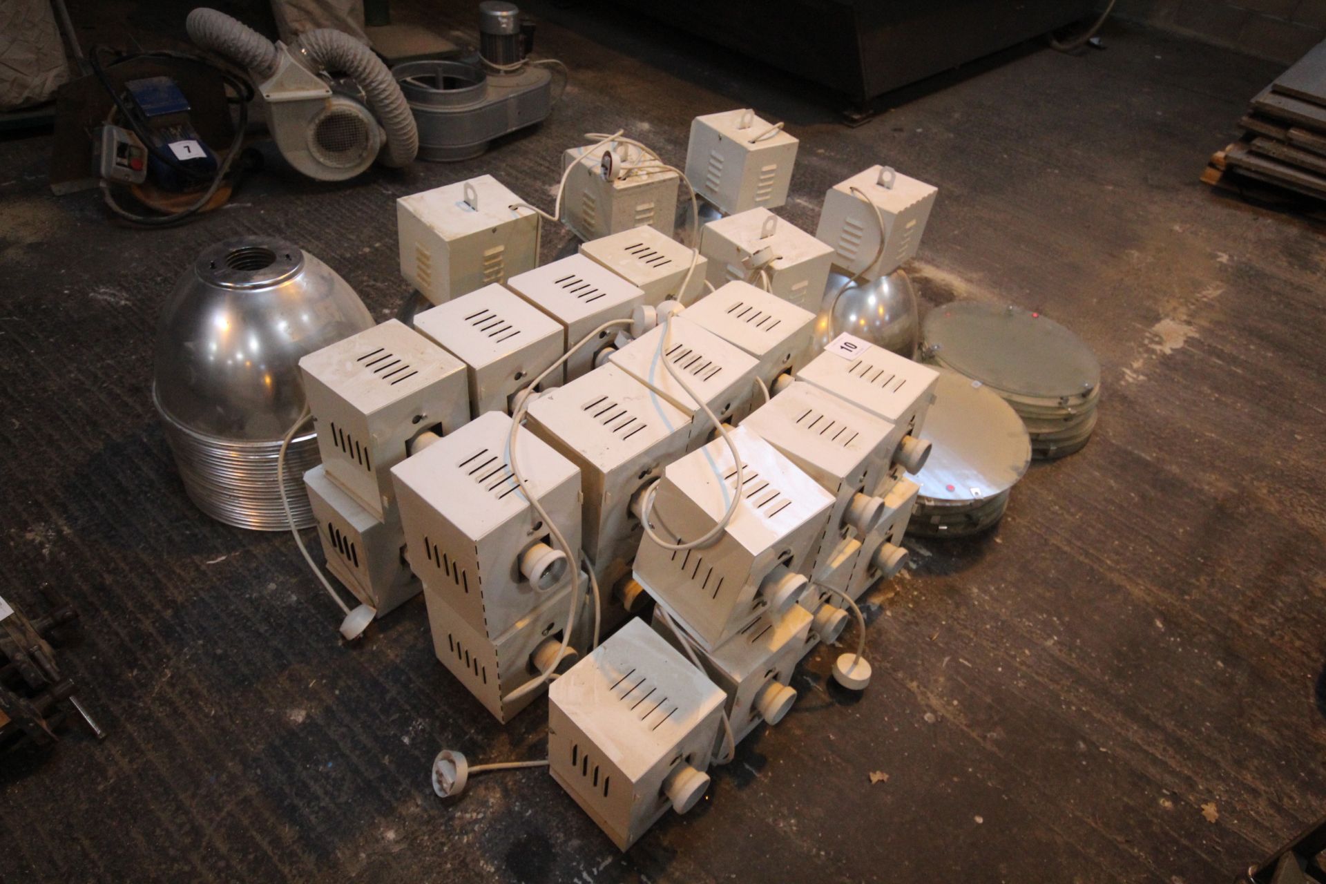 Quantity of sodium industrial high bay light fittings. With some shades and glass. - Image 2 of 3