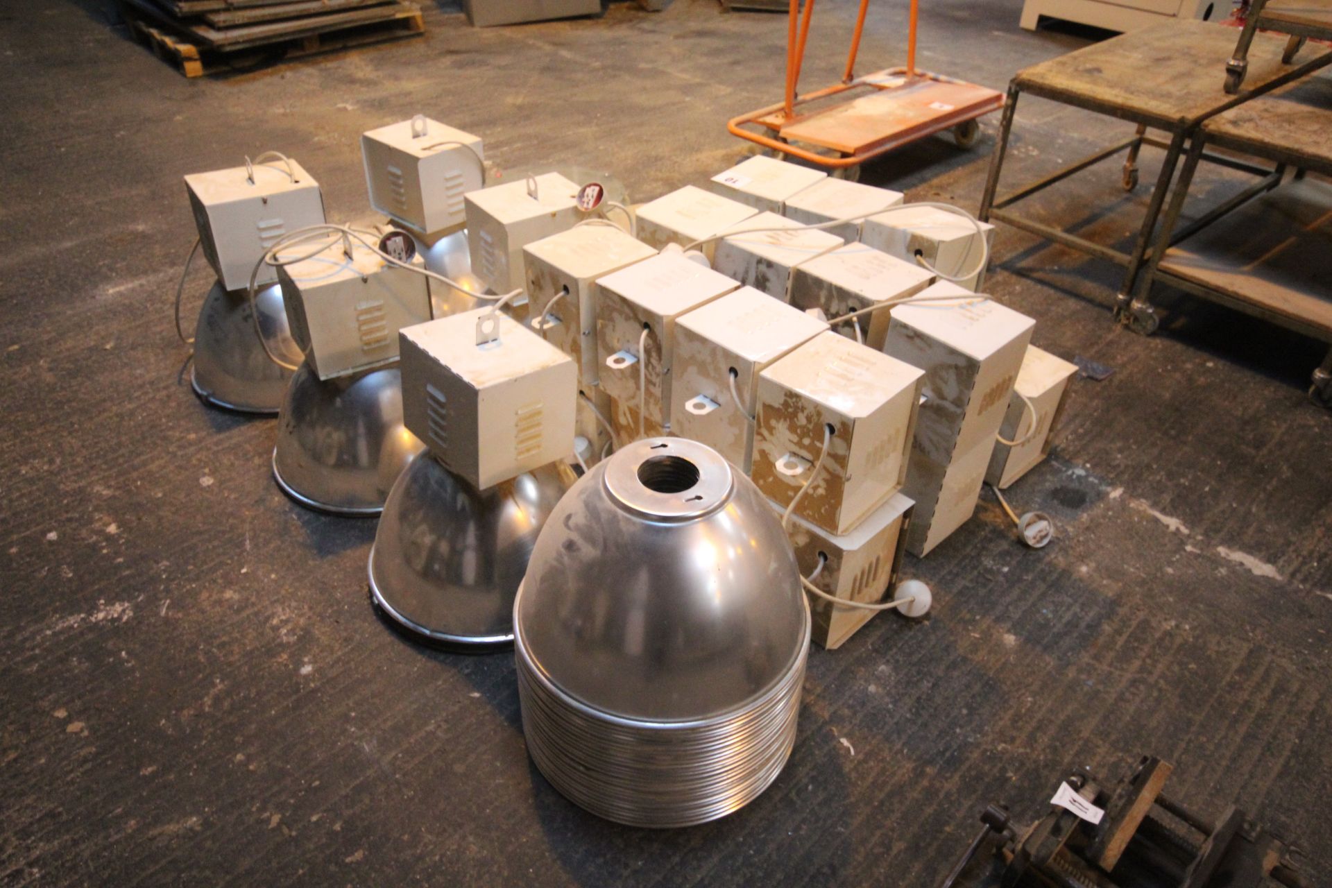 Quantity of sodium industrial high bay light fittings. With some shades and glass. - Image 3 of 3
