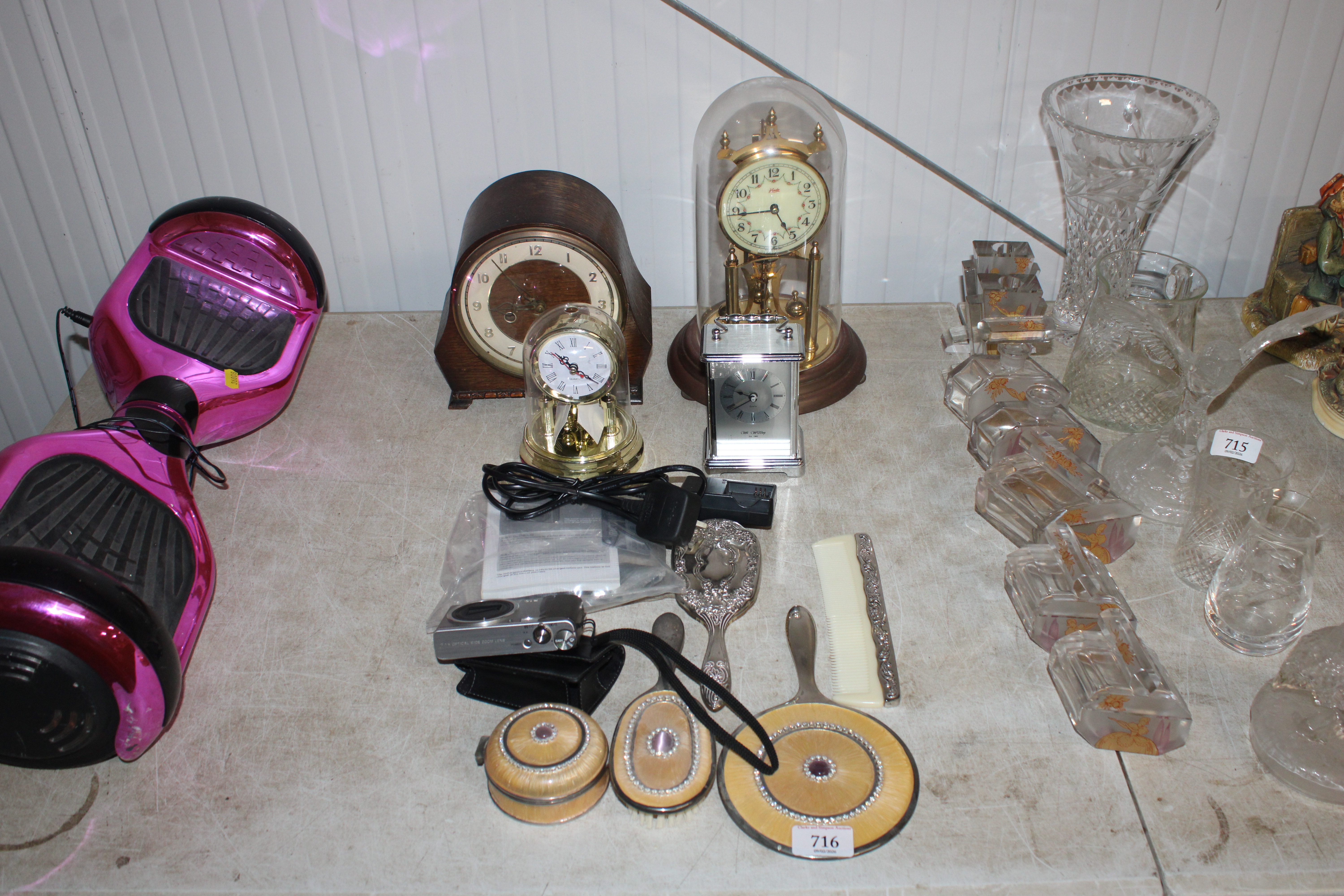 Esayera Clock R10 A Kundo anniversary clock; an oak cased two hole mantel clock; dressing ...