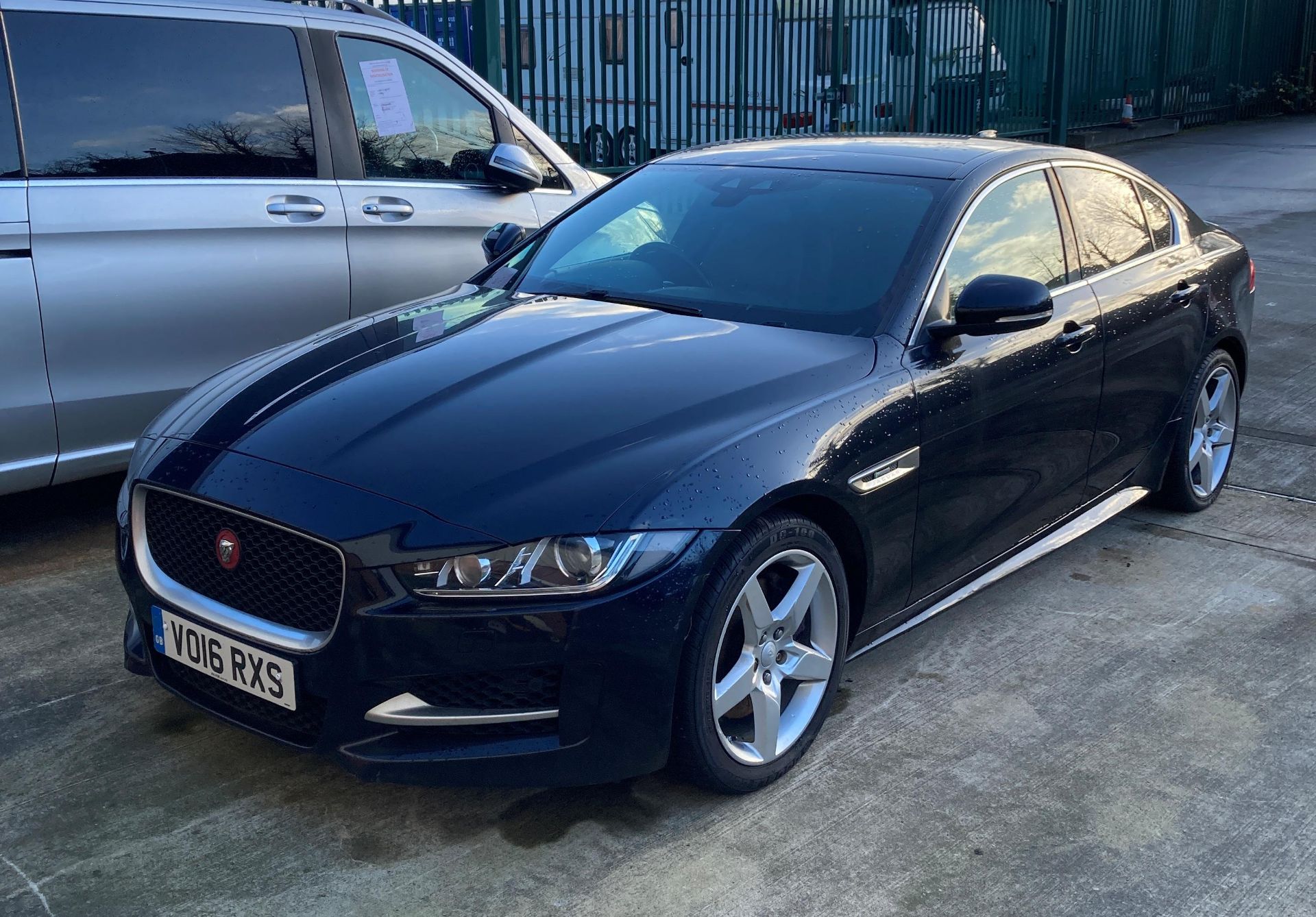 JAGUAR 2.0 XER R-SPORT I AUTOMATIC 4 DOOR SALOON - Petrol - Black. - Image 3 of 14