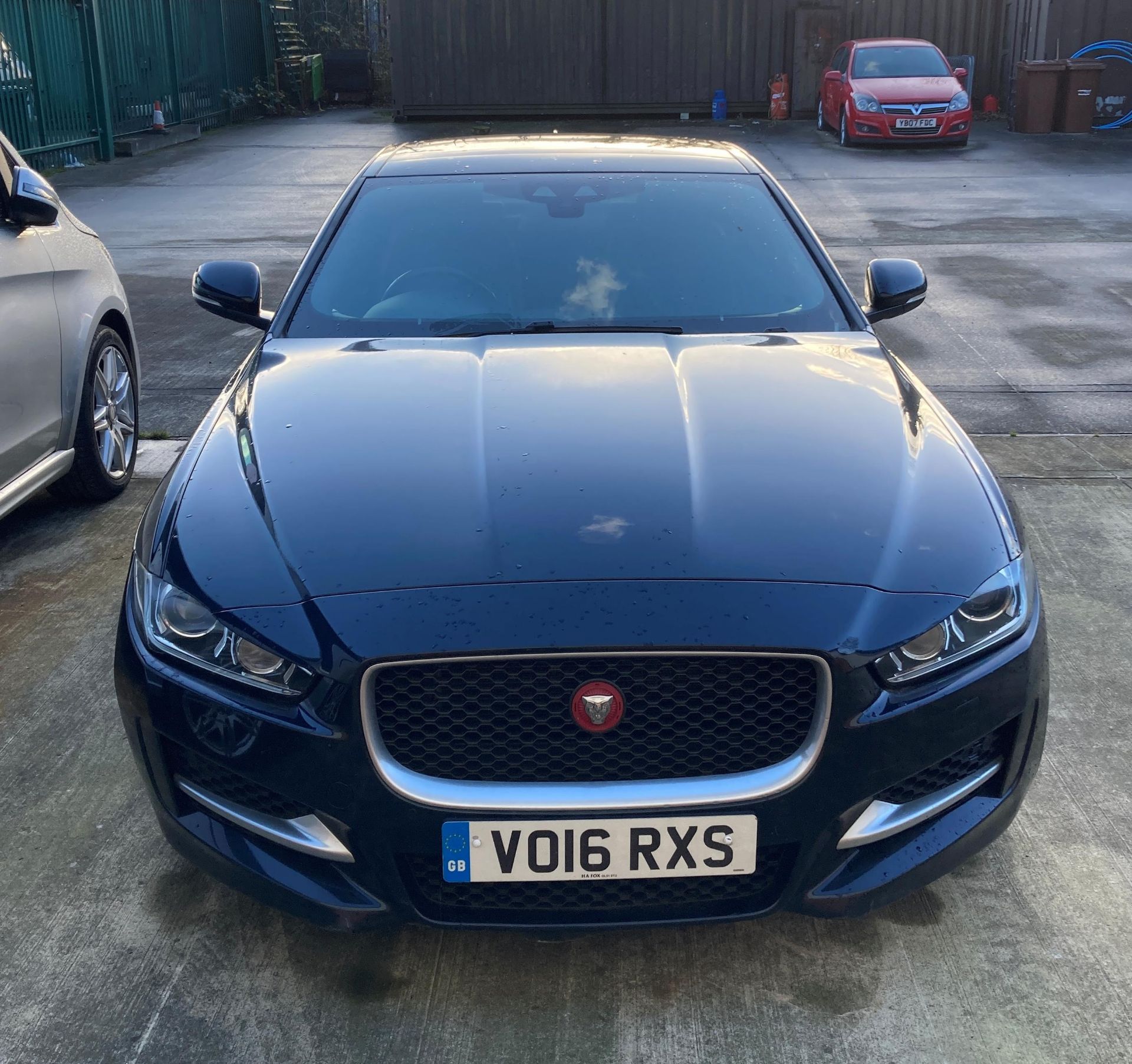 JAGUAR 2.0 XER R-SPORT I AUTOMATIC 4 DOOR SALOON - Petrol - Black. - Image 2 of 14