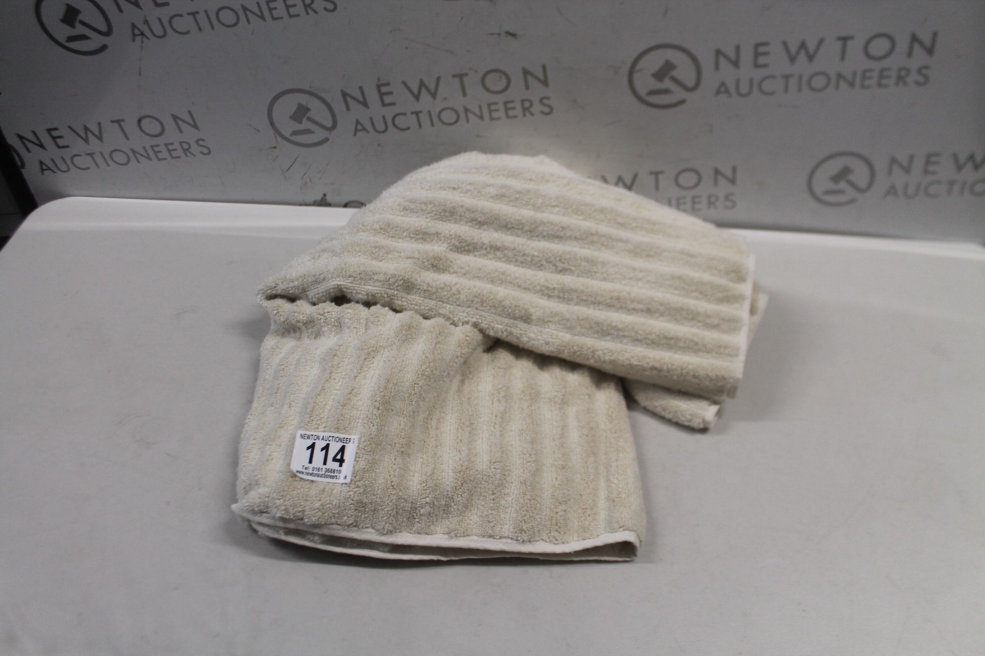 1 BUMPY RIB BATH TOWEL RRP Â£12.99