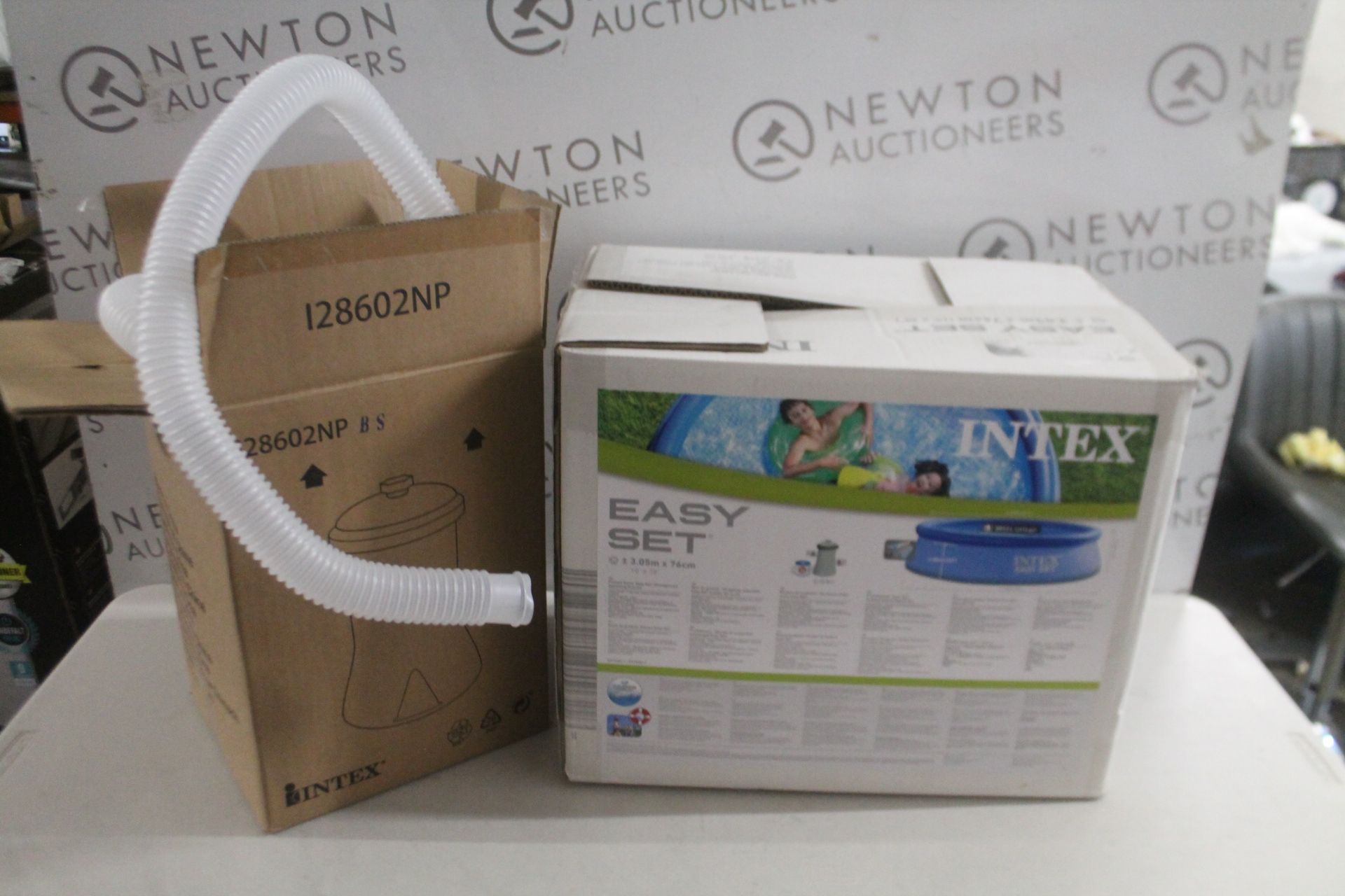1 BOXED INTEX 10FT EASY SET POOL RRP Â£59