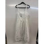 1 WELL WORN DRESS IN WHITE RRP Â£39 (NO SIZING)