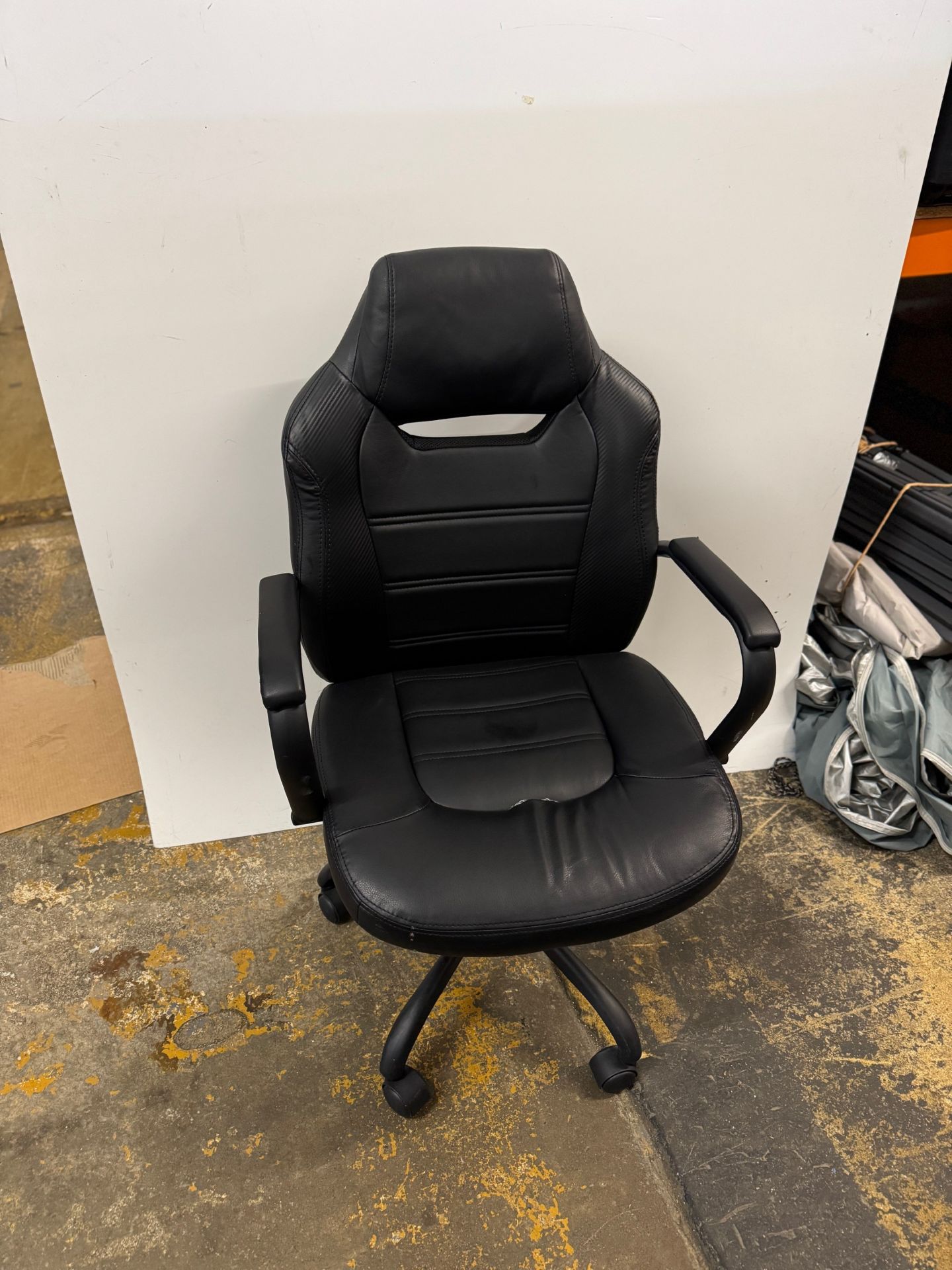 1 TRUE INNOVATIONS BACK TO SCHOOL OFFICE CHAIR RRP Â£89 (WORKING, SMALL RIP ON THE SEAT)