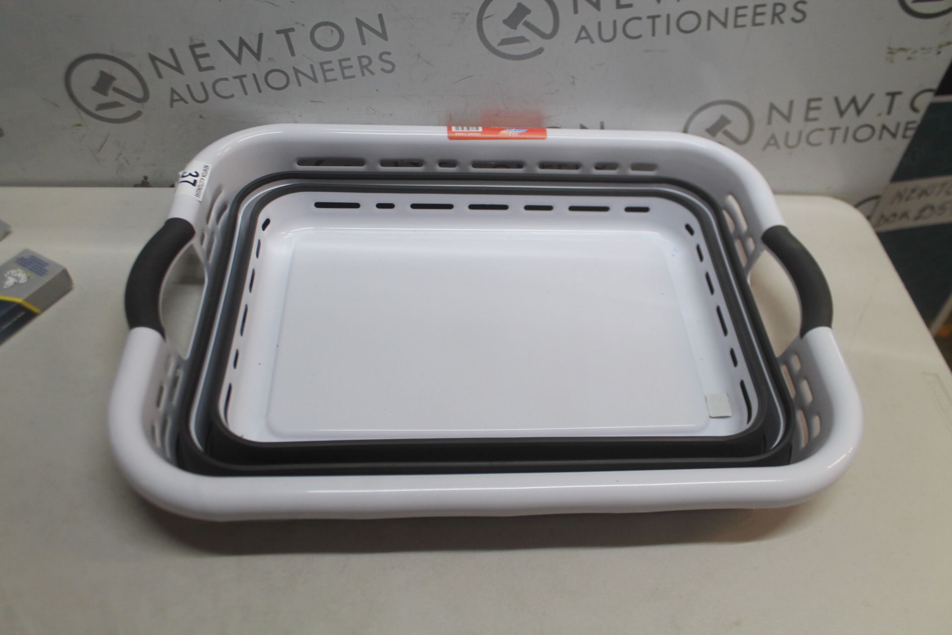 1 POP AND LOAD COLLAPSIBLE LAUNDRY BASKET RRP Â£15.99