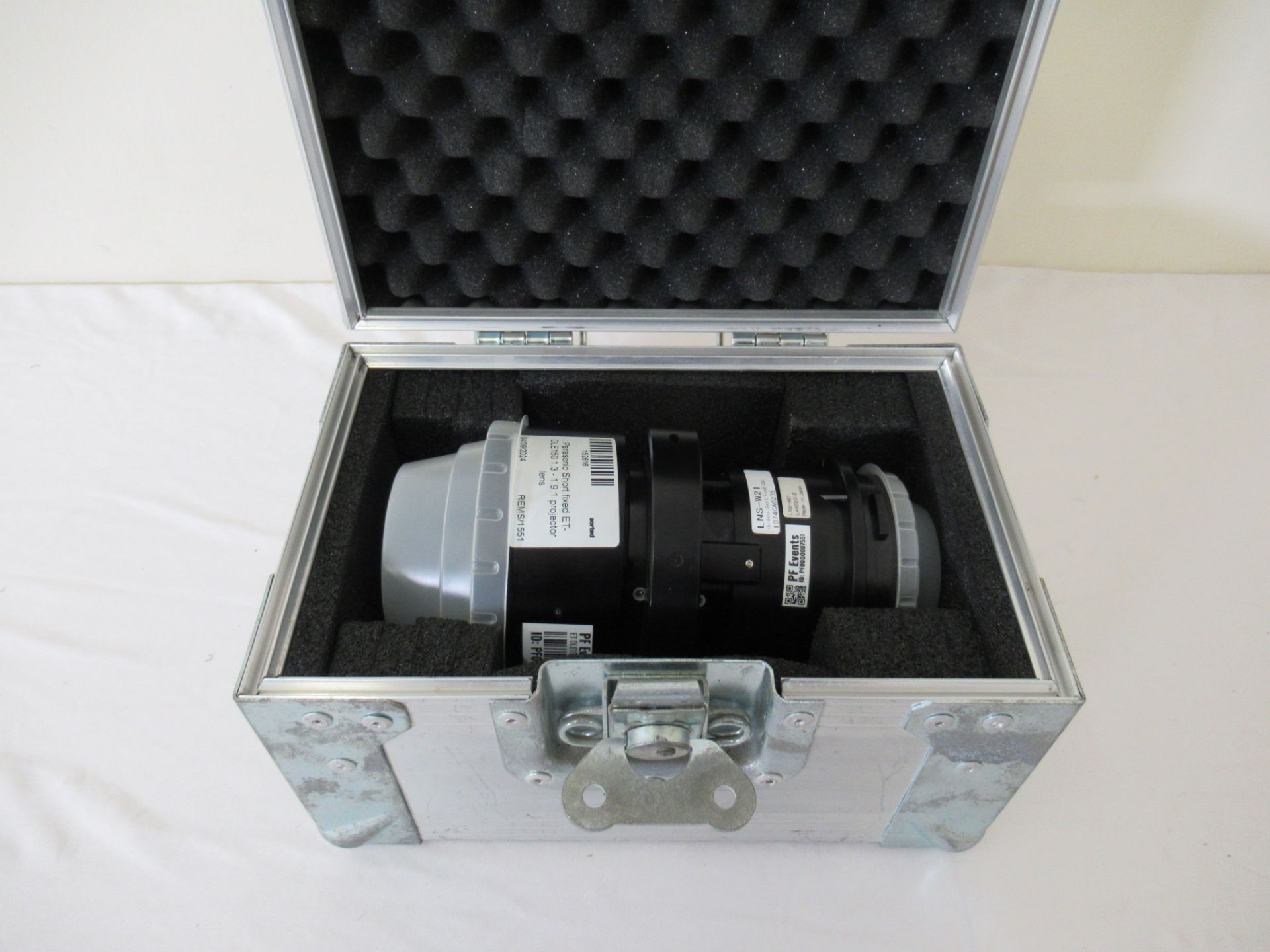 Sanyo LNS-W21 on-axis short fixed projection lens 1.3-1.9:1 - Image 8 of 10