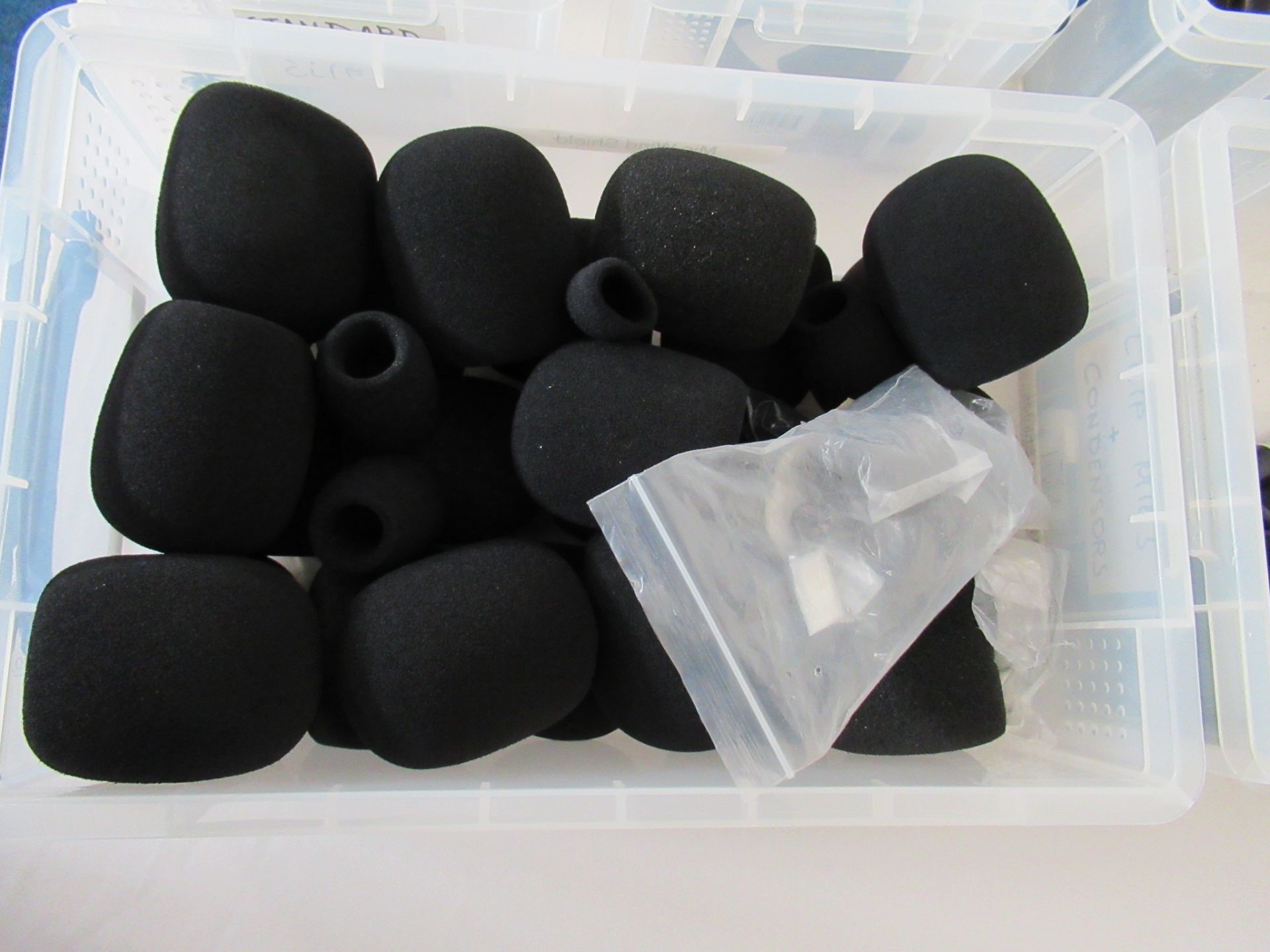 (10) Assorted microphones and associated items - Image 4 of 15