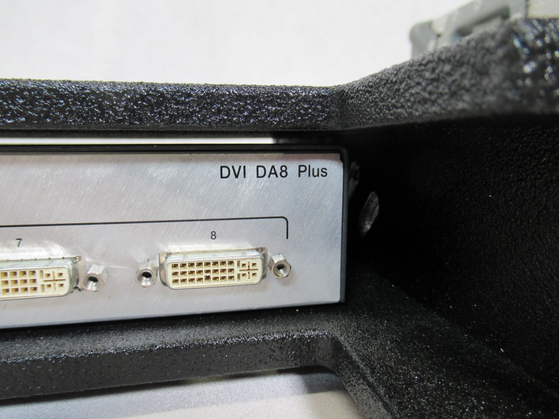 Extron DVI DA8 Plus 1:8 DVI distribution amplifier - Image 7 of 11