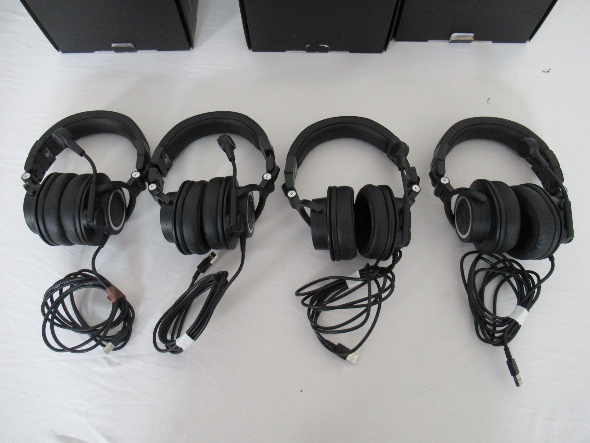 (4) Audio-Technica ATH-M50xSTS Closed-back dynamic streamset USB