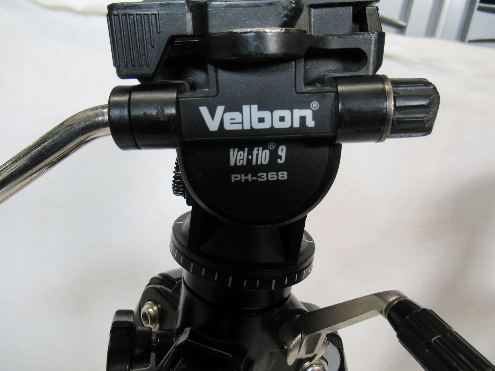 (2) Velbon DV-7000 Video Tripod Stand - Image 2 of 10