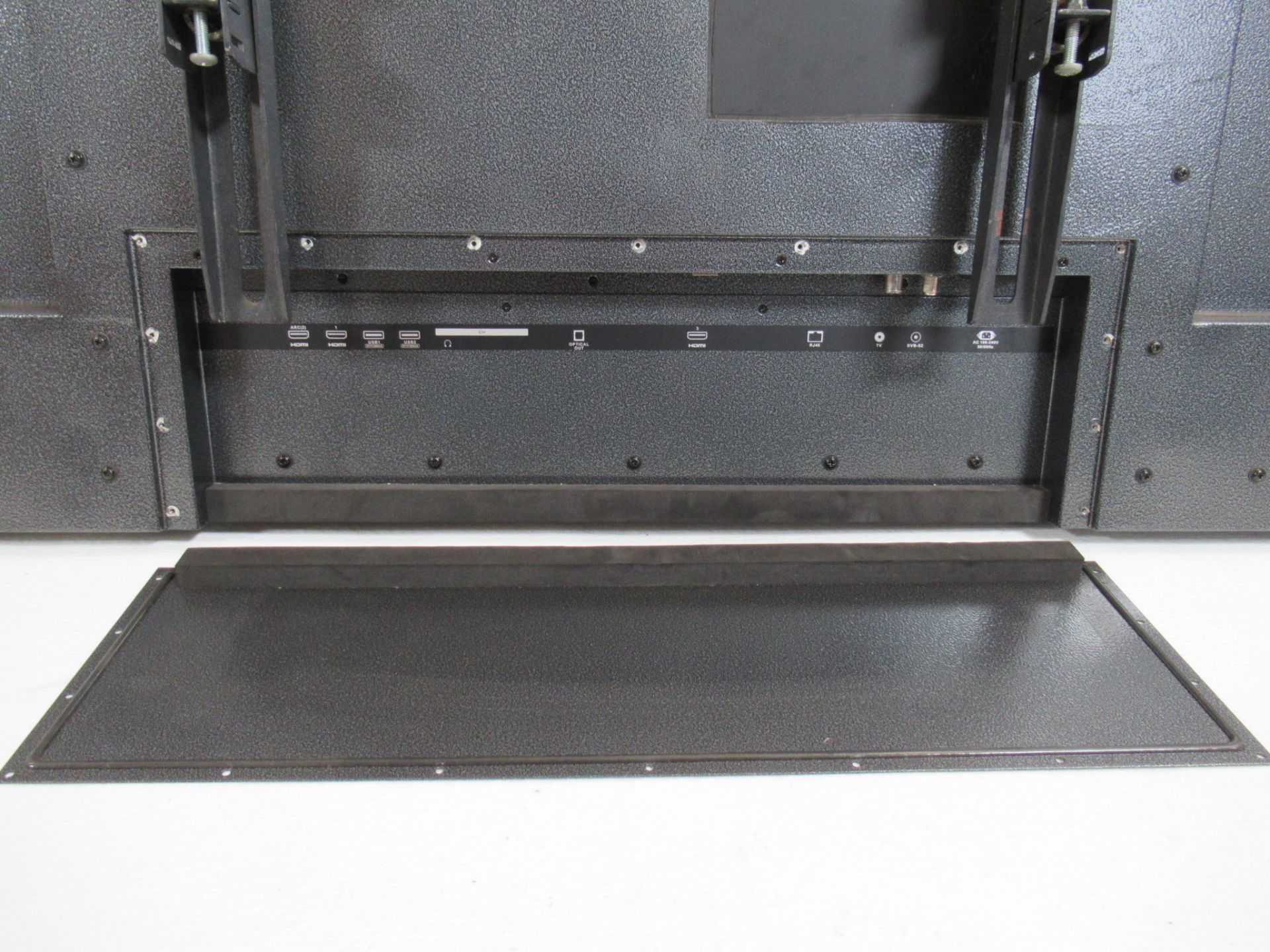 SYLVOX Full Sun Outdoor 4K UHD 55" Smart TV - Image 7 of 13