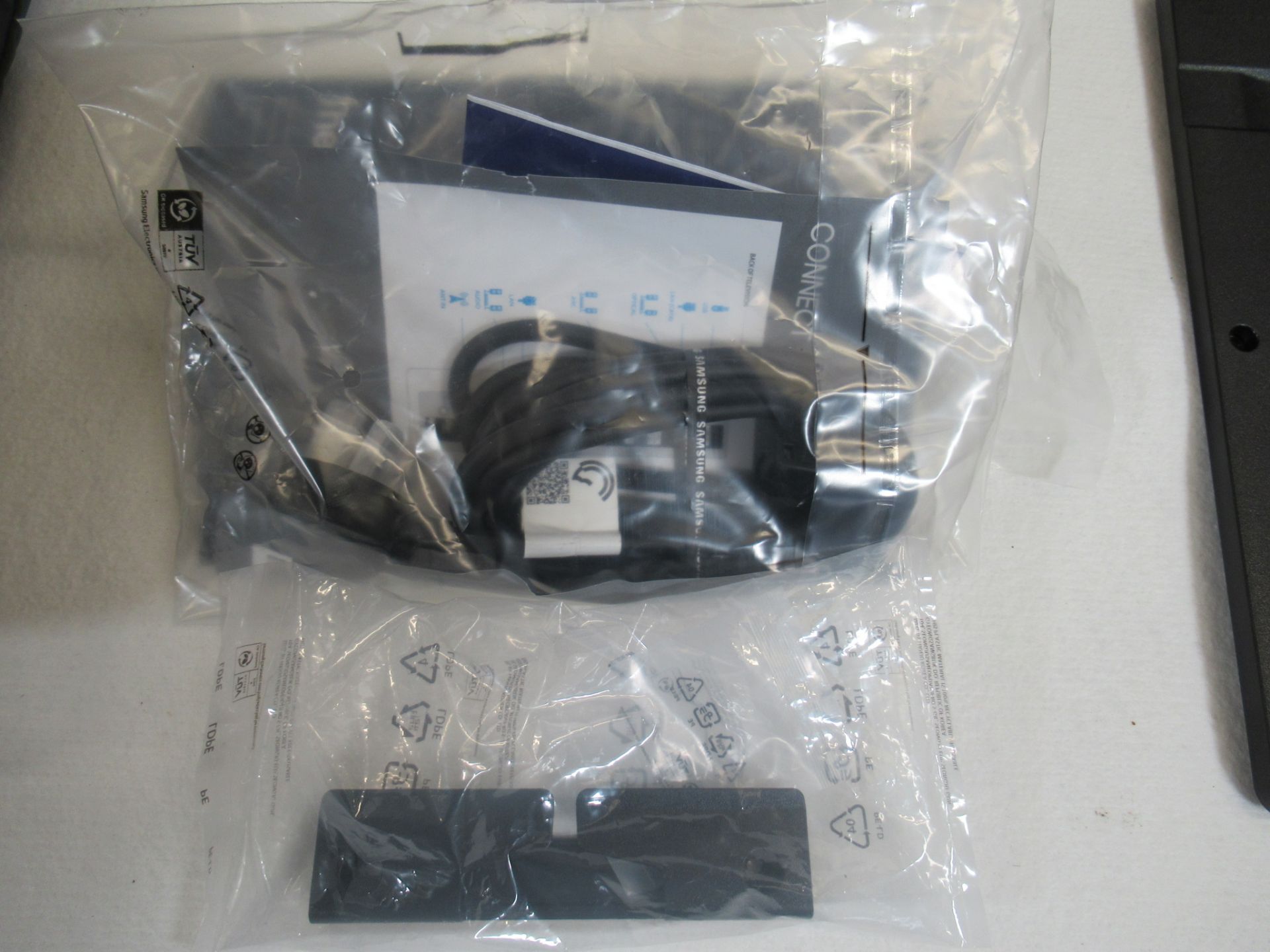 Samsung The Terrace QE75LST7D 75" Outdoor Samsung Neo QLED 4K Ultra HD HDR Smart TV - Image 4 of 16