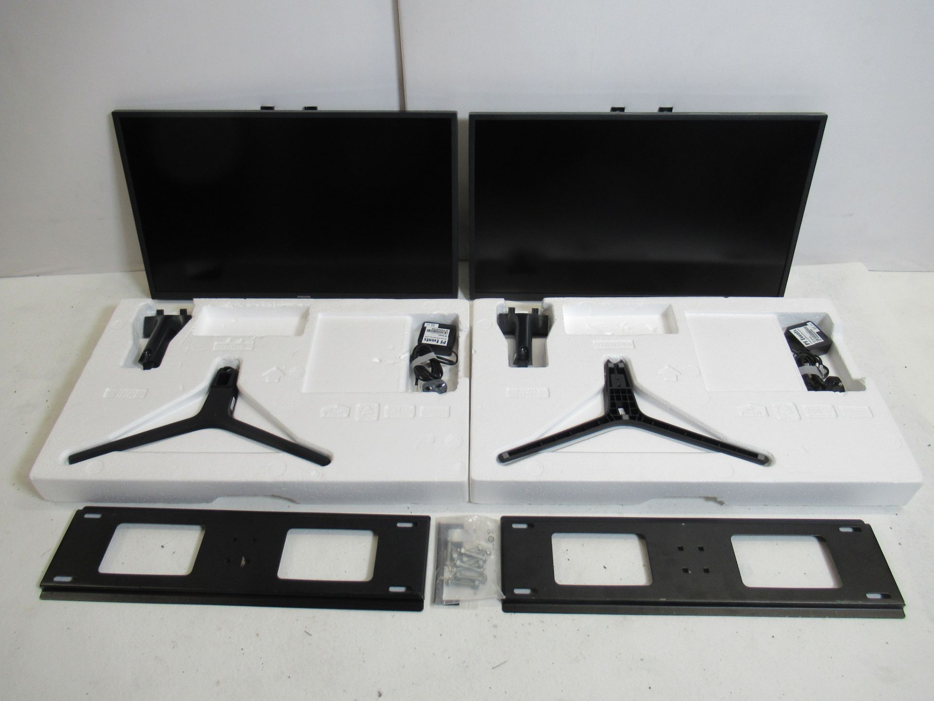 (2) Samsung U32J590UQP - UJ59 Series - 32" LED monitor - 4K