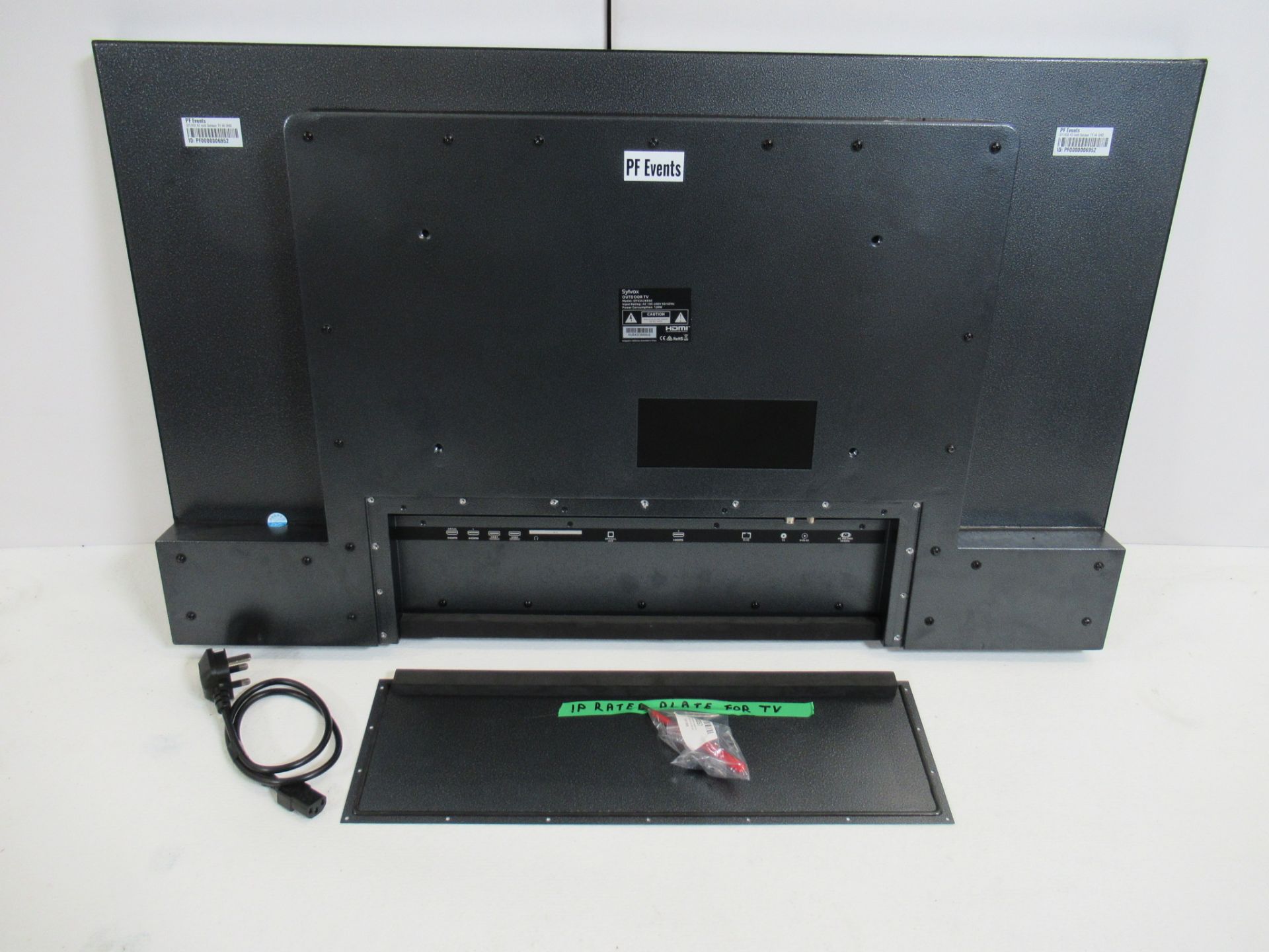 SYLVOX Partial Sun Outdoor 4K UHD 43" Smart TV - Image 5 of 9