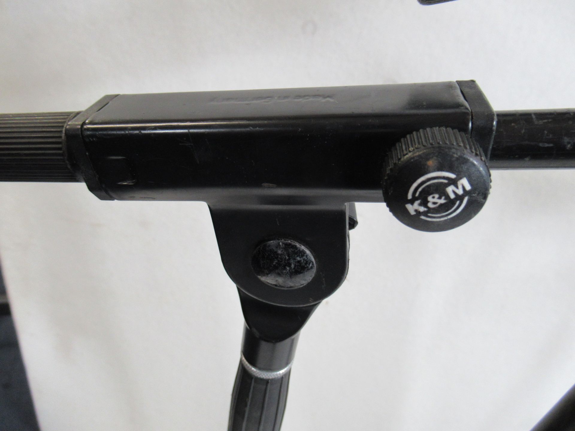 (8) K&M telescopic or fixed boom tripod microphone stands - Image 4 of 6