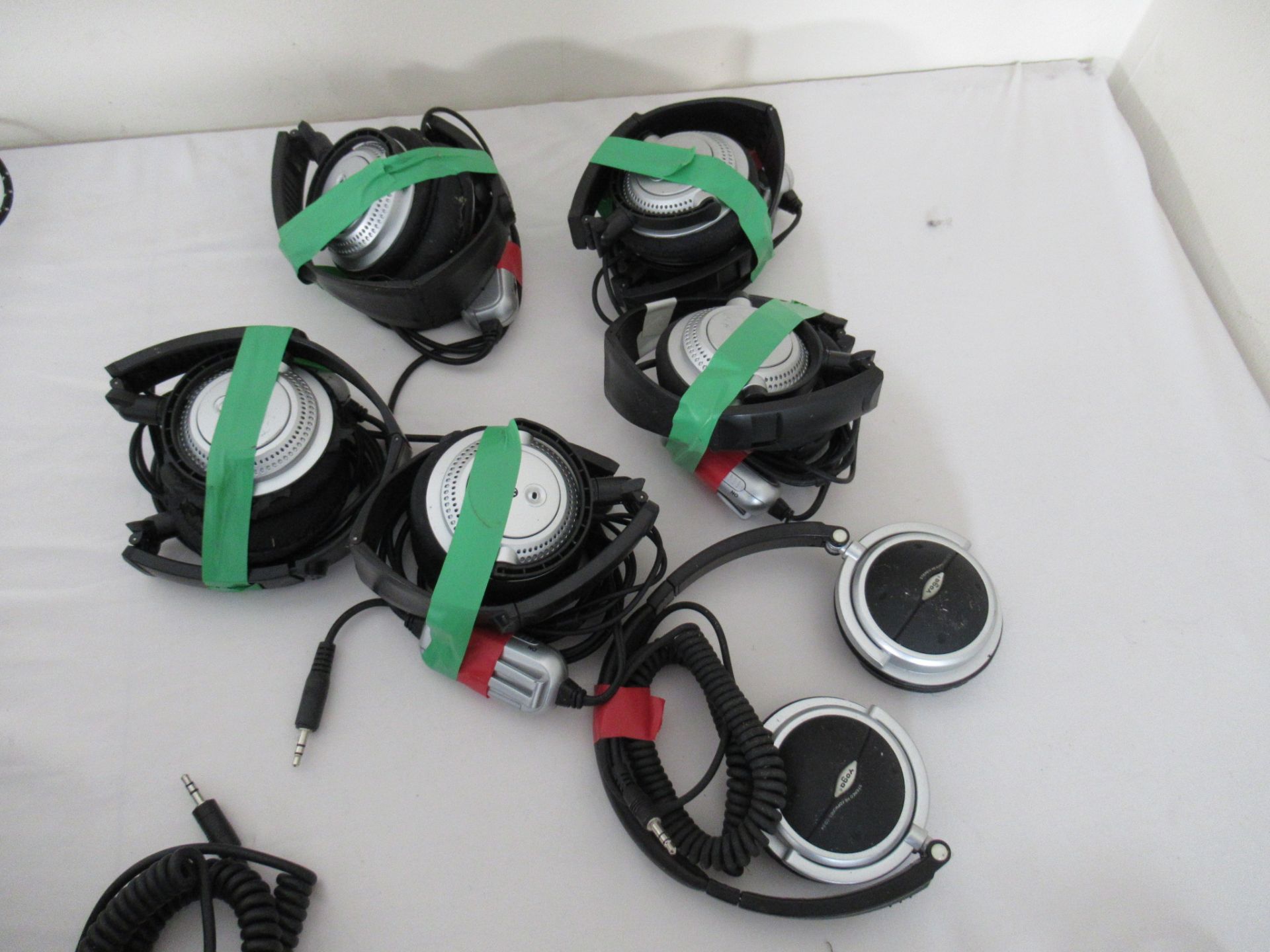 Twenty-Two assorted headphones - Image 5 of 11