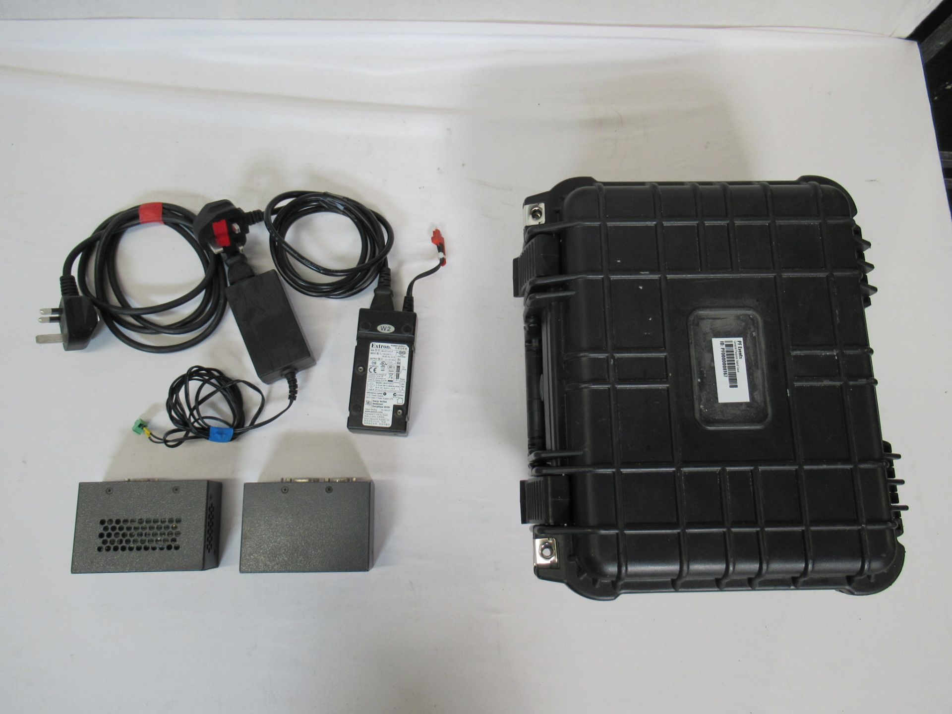 (2) Twisted pair receivers for VGA & audio