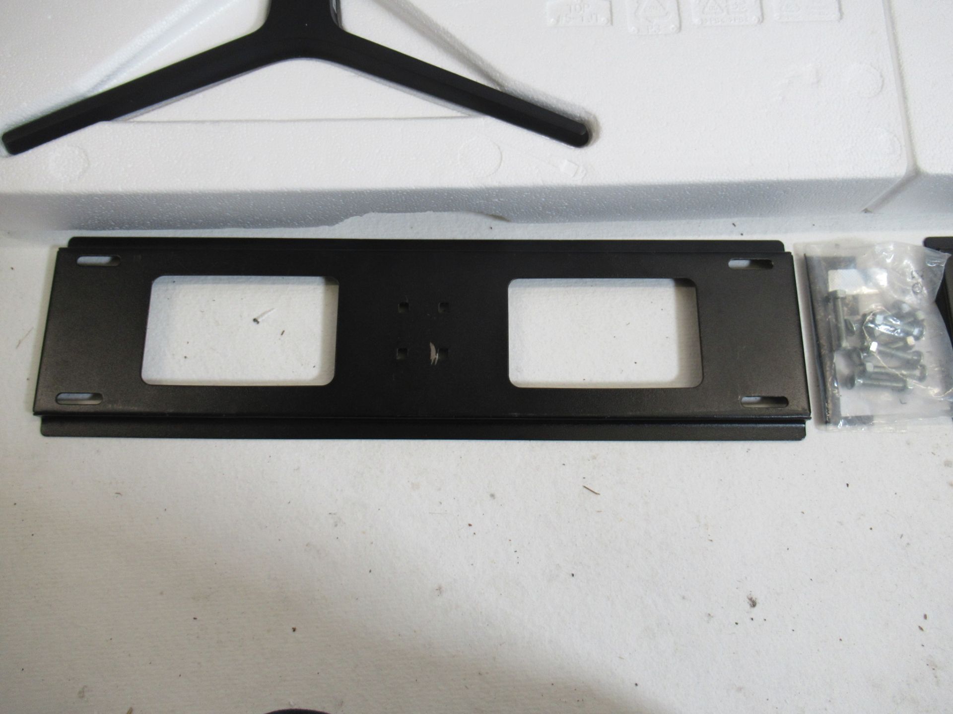 (2) Samsung U32J590UQP - UJ59 Series - 32" LED monitor - 4K - Image 4 of 8