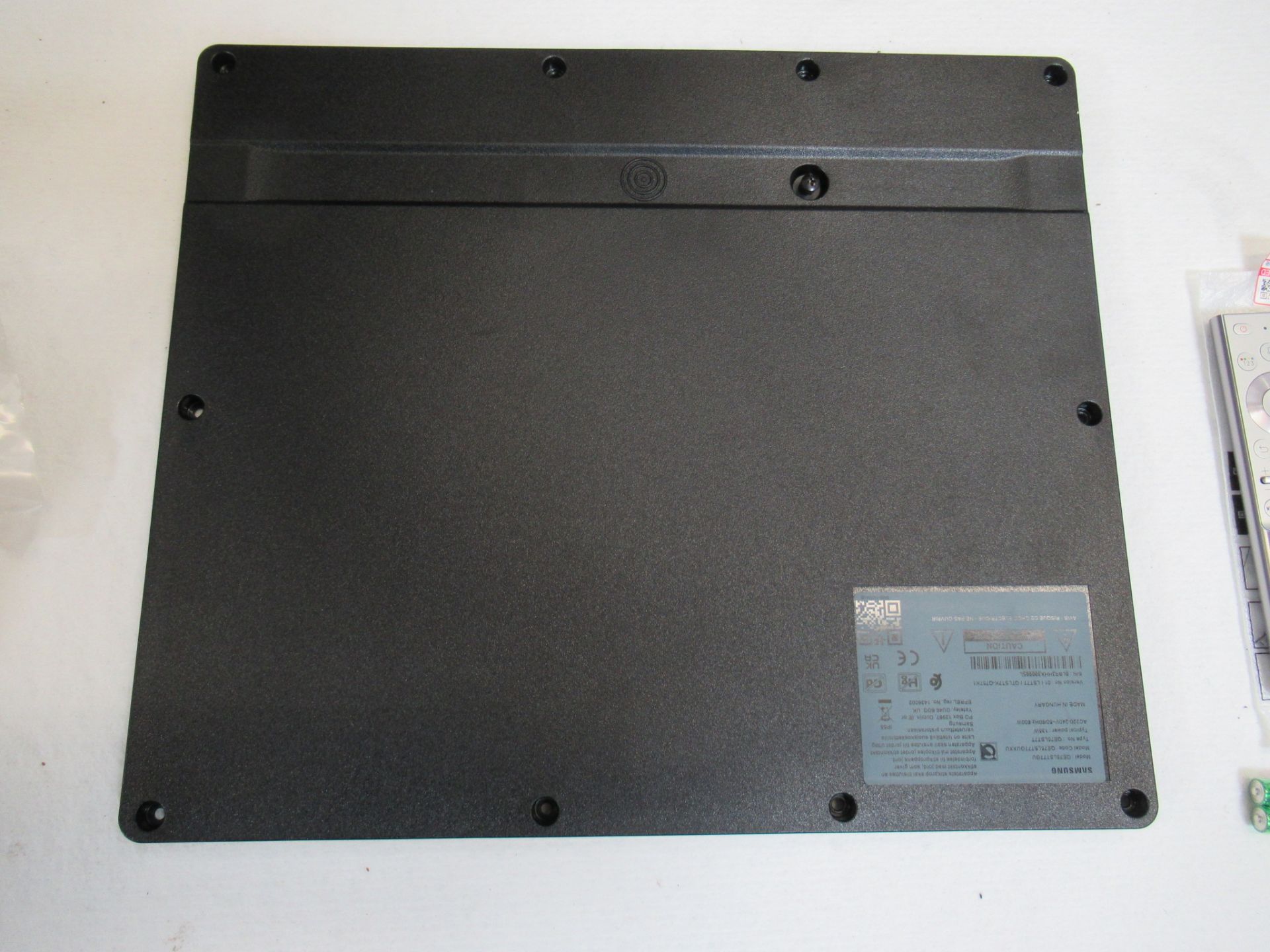 Samsung The Terrace QE75LST7D 75" Outdoor Samsung Neo QLED 4K Ultra HD HDR Smart TV - Image 5 of 16