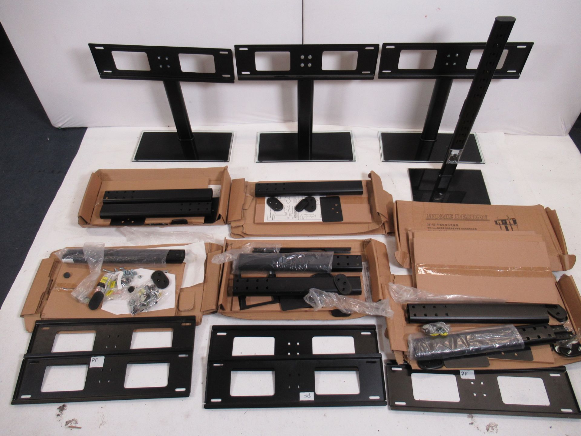 (7) Home Design universal table top TV stand with tempered glass with components