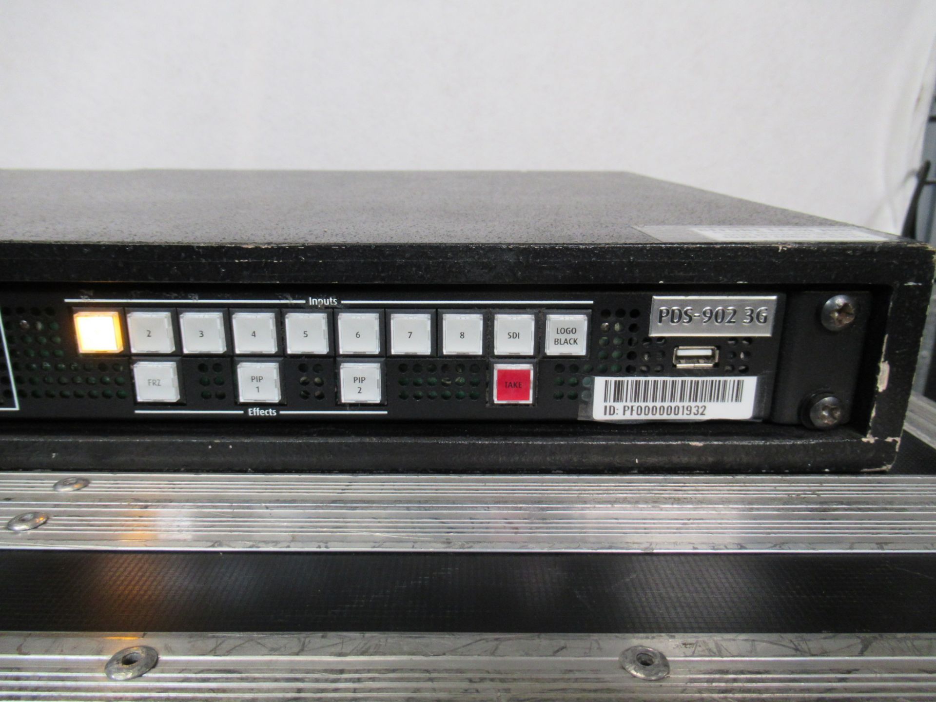 Barco PDS-902 3G DVI video switcher - Image 3 of 10